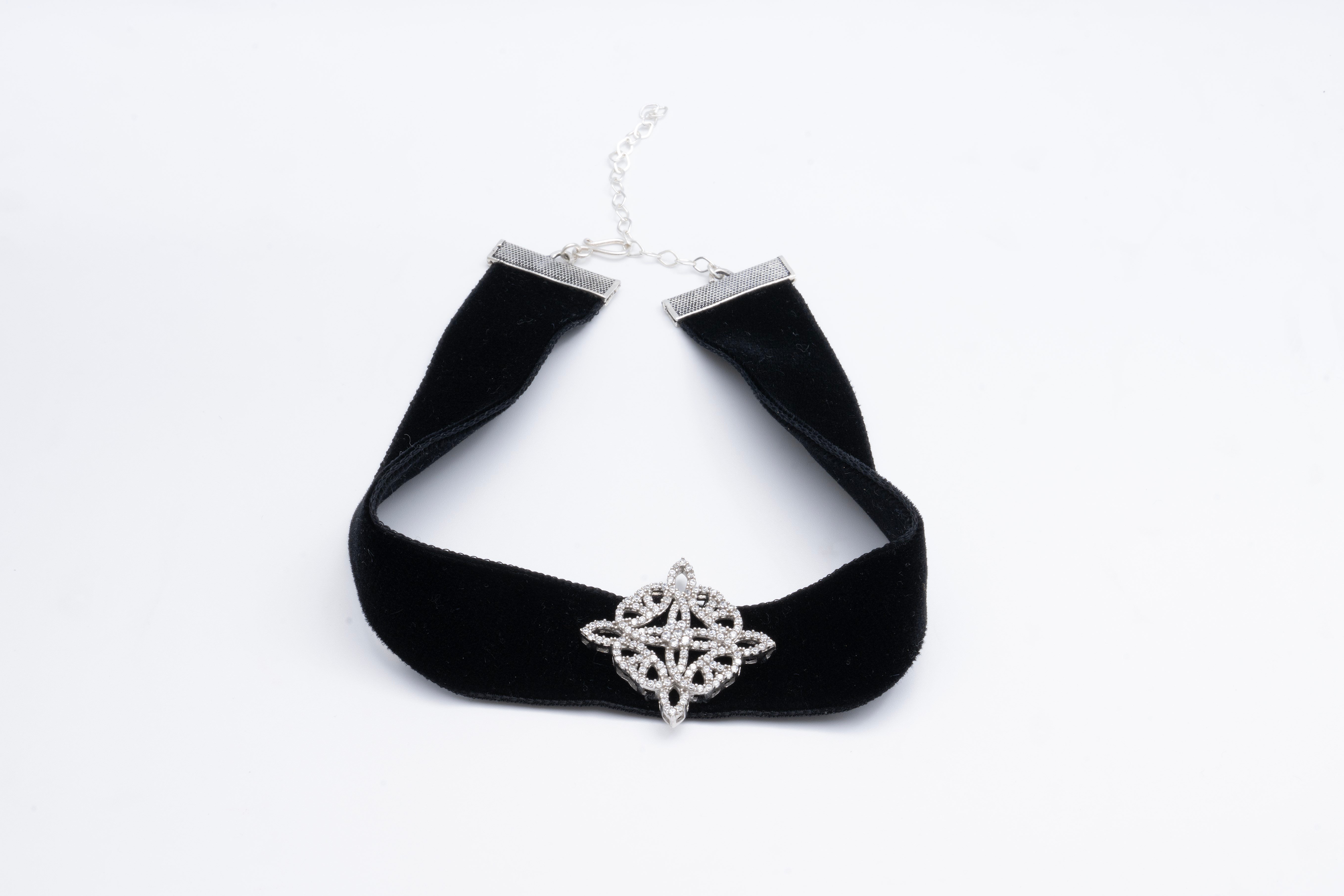 Velora Choker