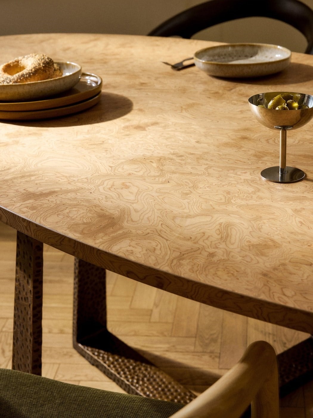 Velotti Oval Burlwood Yemek Masası Altın Ayaklı