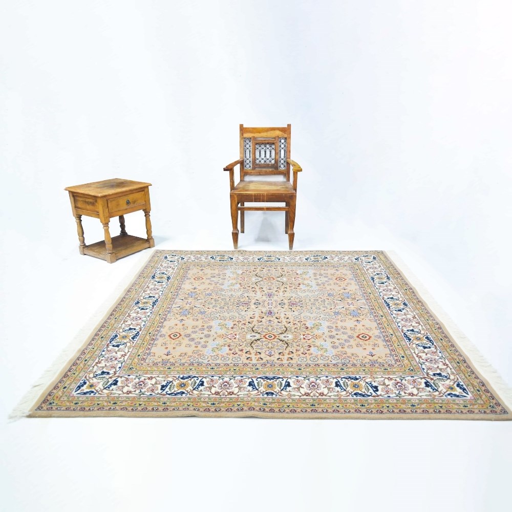 Yedi Dağın Çiçeği Desenli El Dokuma Deve Tüyü Rengi Kare Hereke Halısı 176x176 cm