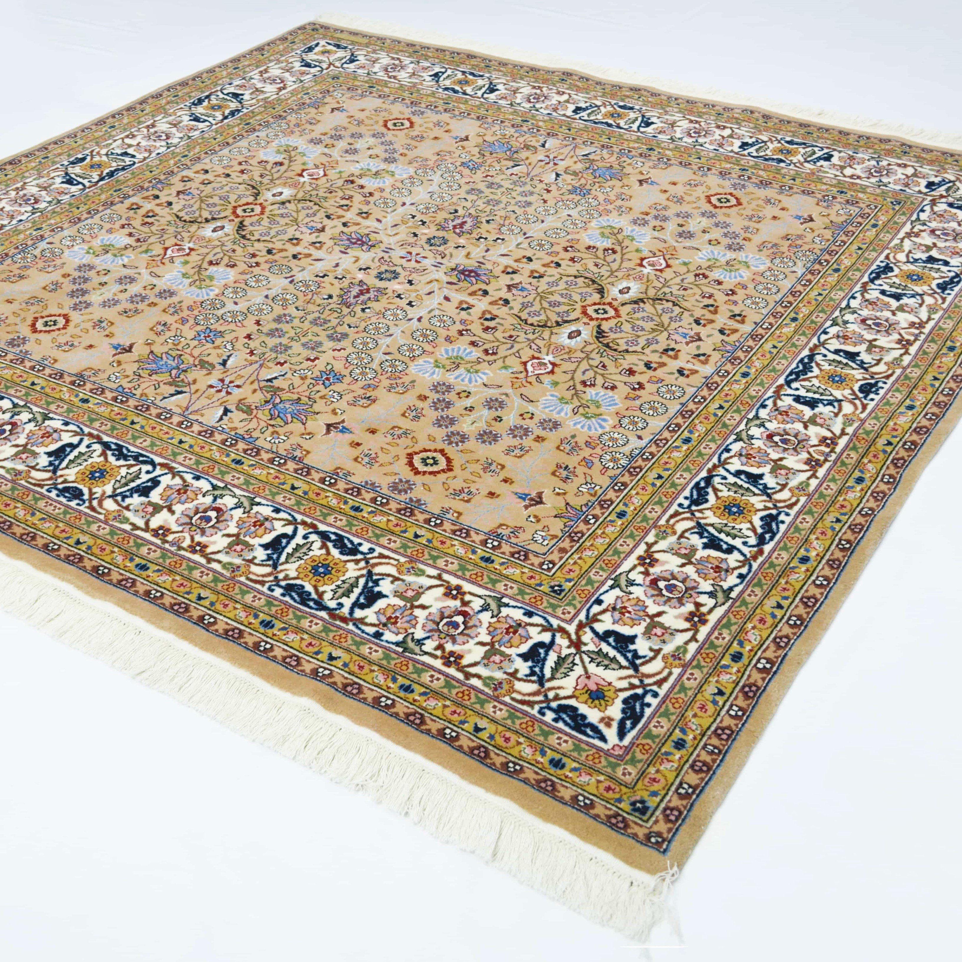 Yedi Dağın Çiçeği Desenli El Dokuma Deve Tüyü Rengi Kare Hereke Halısı 176x176 cm