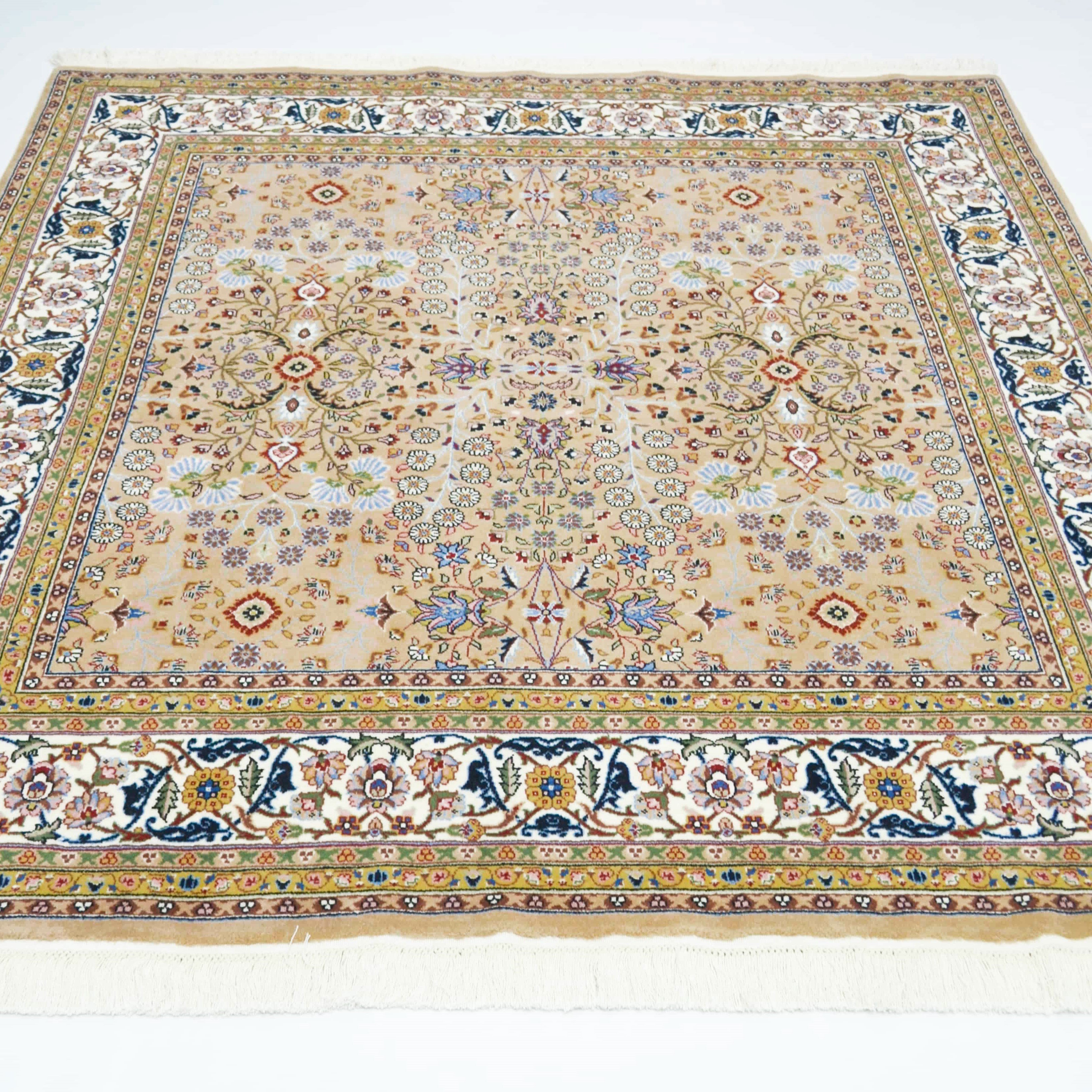 Yedi Dağın Çiçeği Desenli El Dokuma Deve Tüyü Rengi Kare Hereke Halısı 176x176 cm