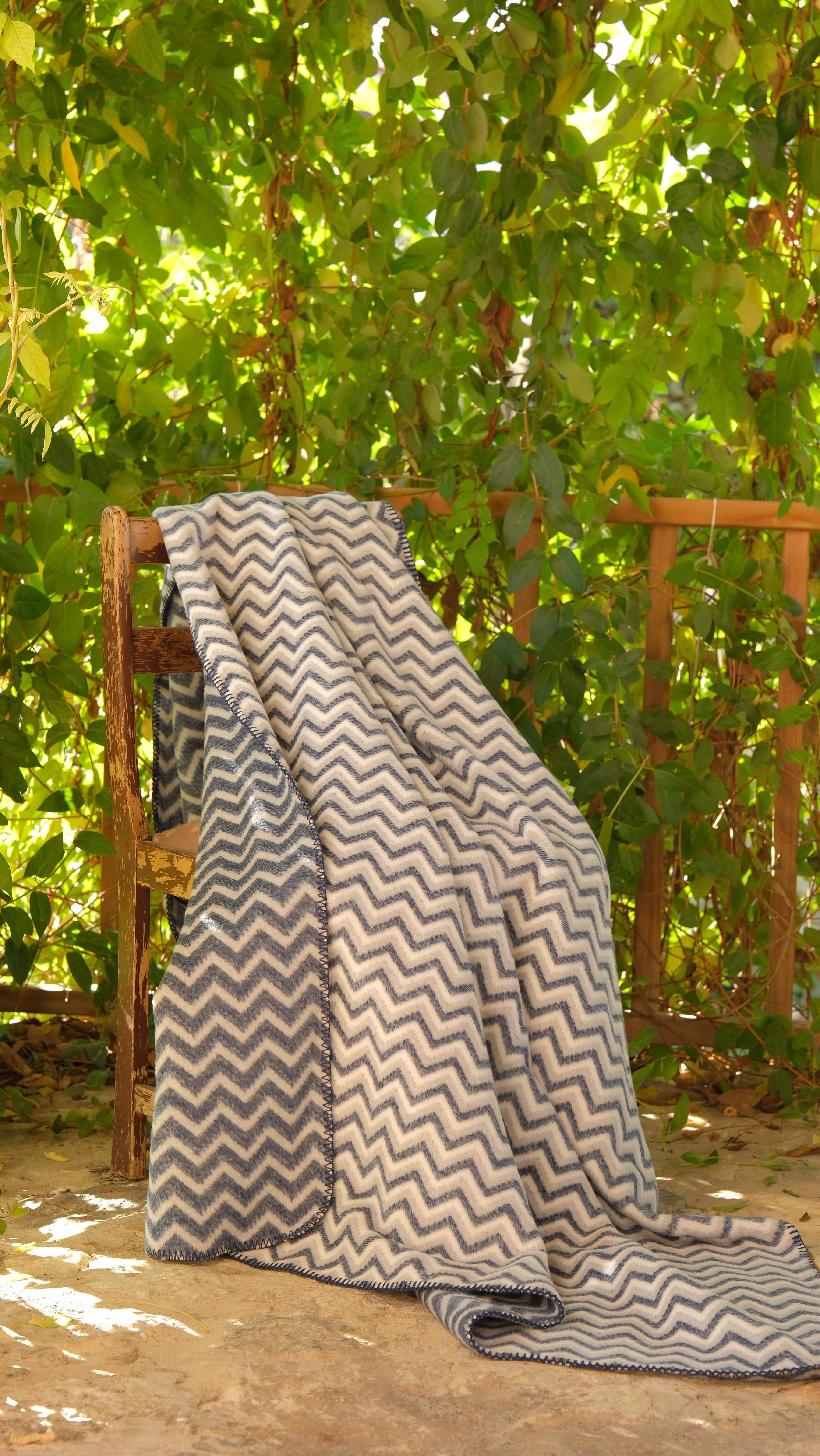 Büyük Boy Mavi Yılbaşı Zikzak Çizgili Pamuk Battaniye 200X220