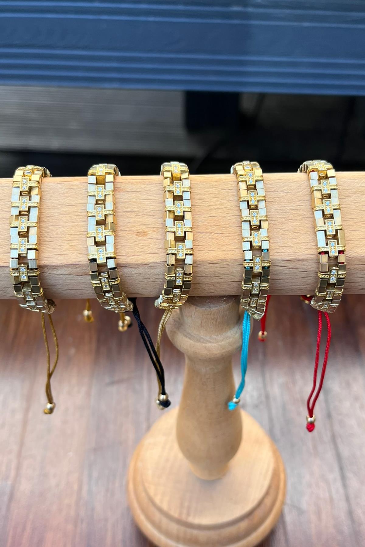 Beyaz Taşlı Bronz Bileklik By-9011