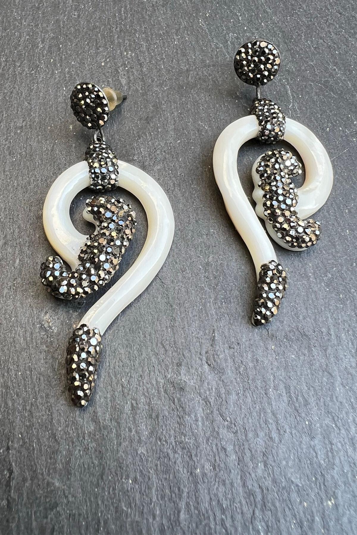 Beyaz Taşlı Sallantılı Gümüş Küpe By-6114