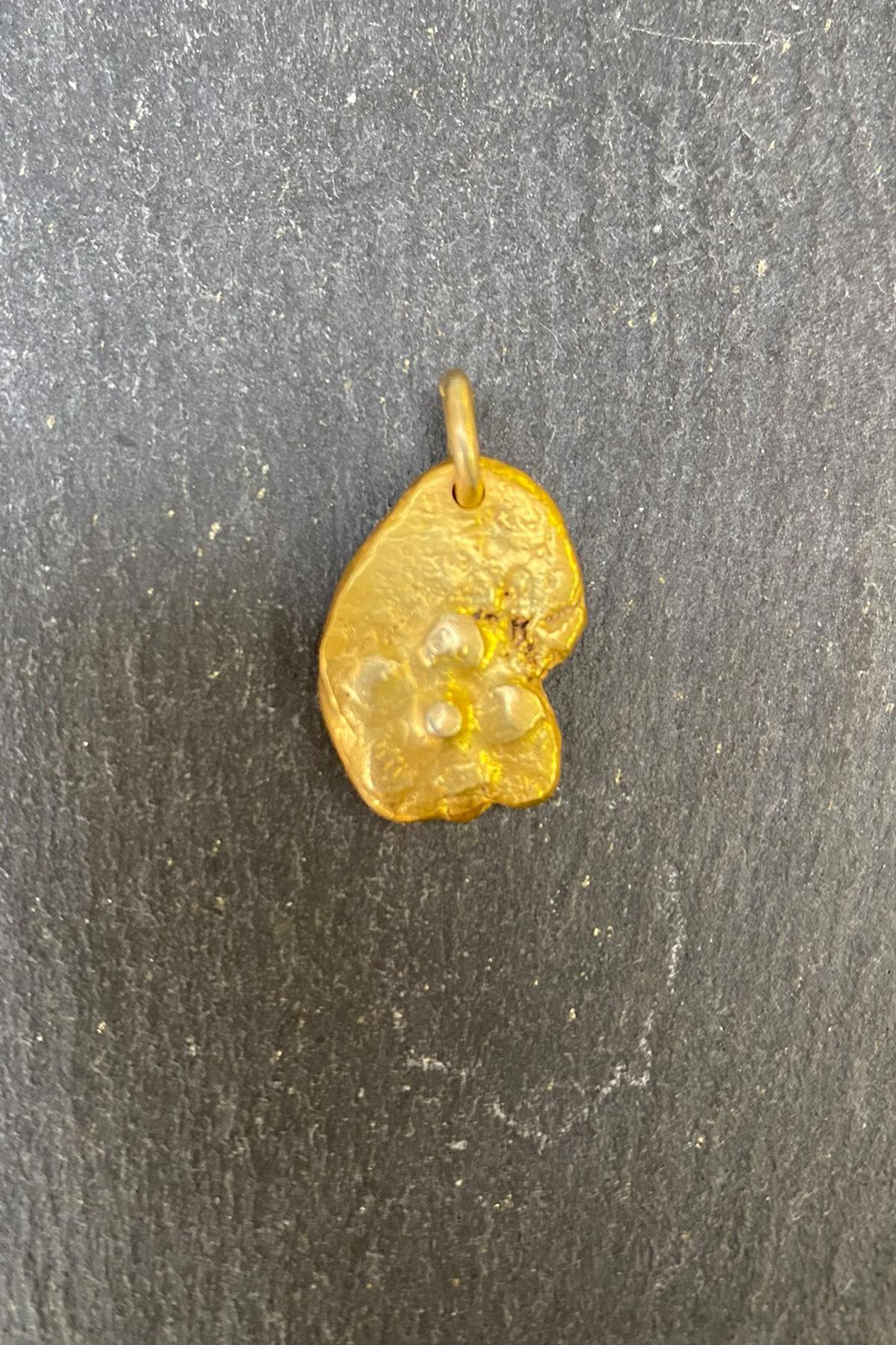 Çiçek Desenli Bronz Kolye Ucu By-6205