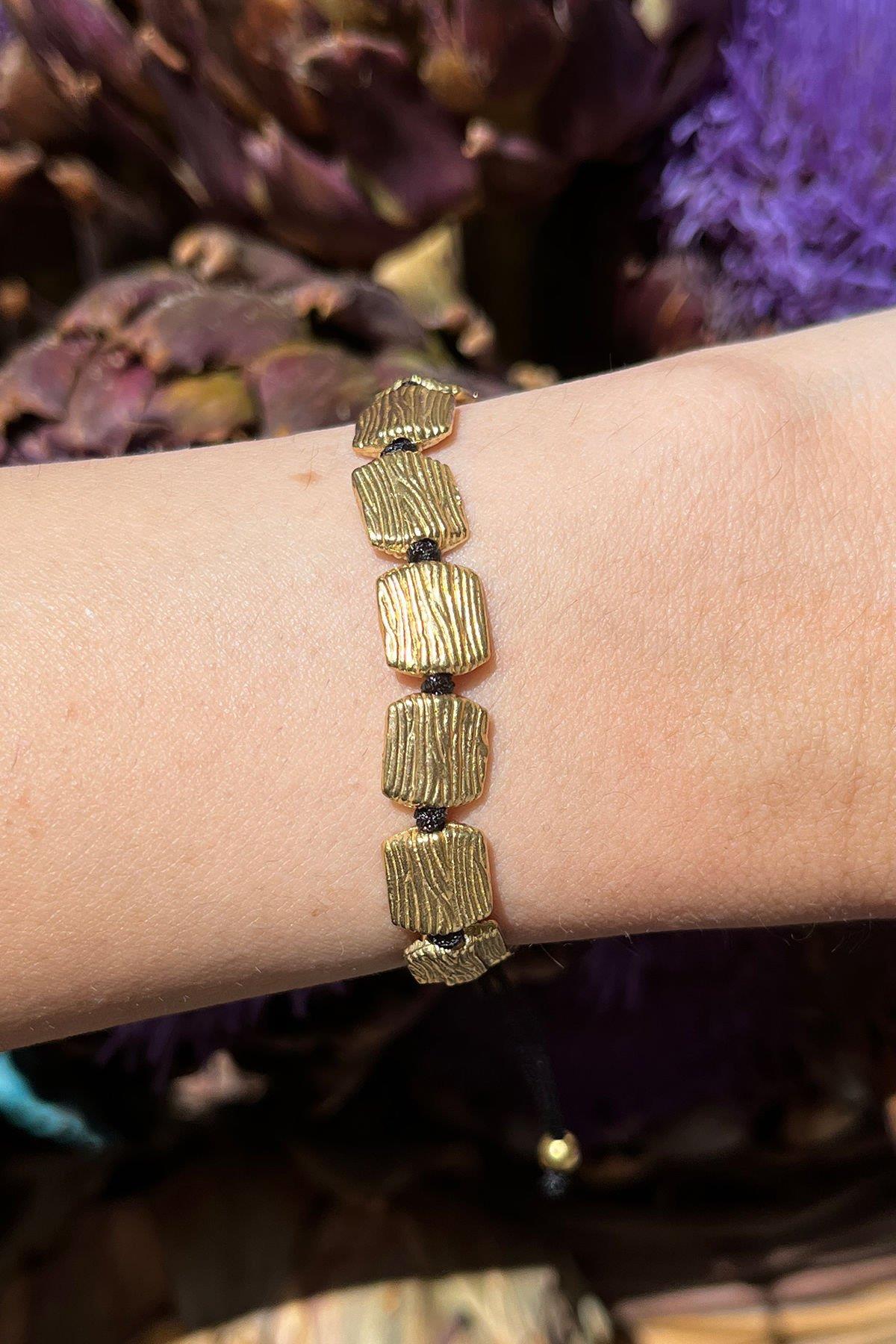 Dövmeli Kare Model Düğümlü Bronz Bileklik By-8440