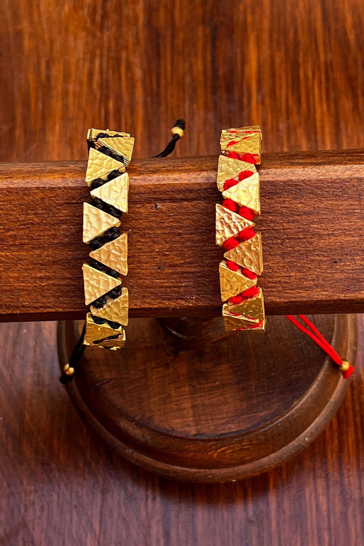 Dövmeli Üçgen Model Düğümlü Bronz Bileklik By-8075