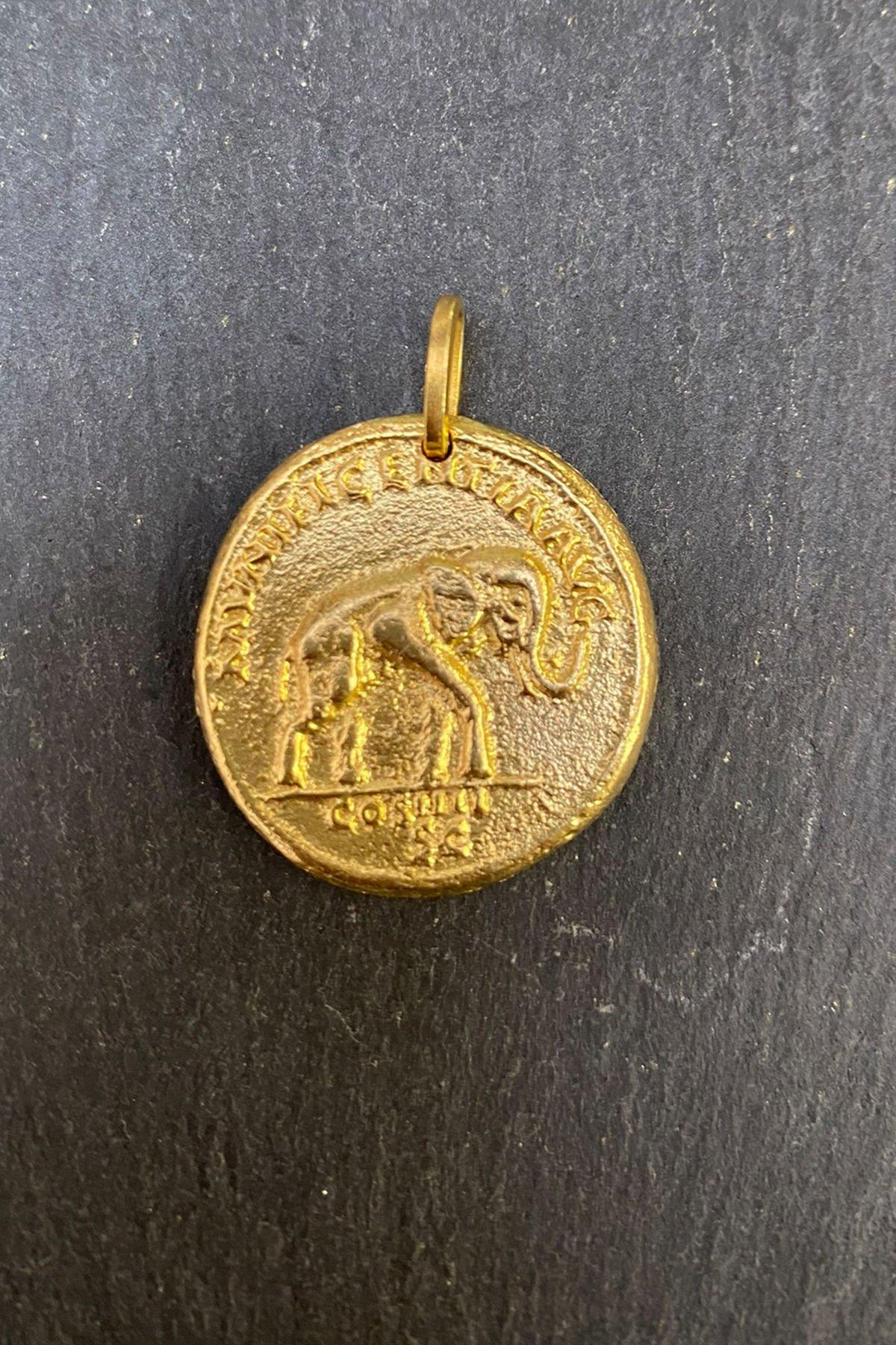 Fil Desenli Yuvarlak Bronz Kolye Ucu By-6232