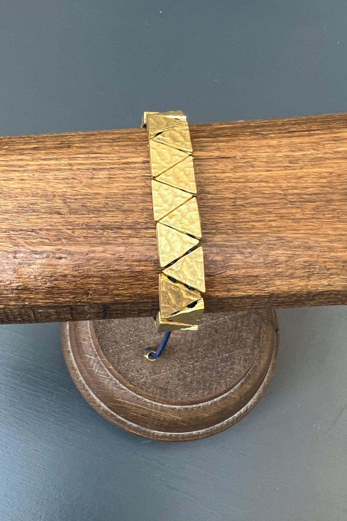 Kabartmalı Üçgen Model Bronz Bileklik By-6899