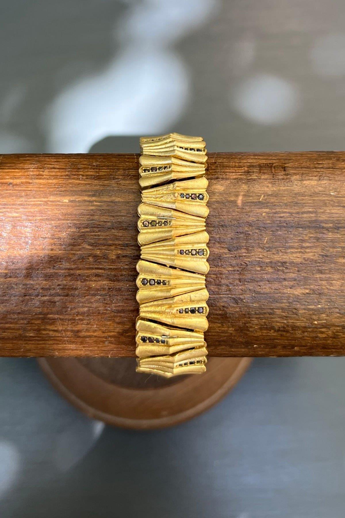 Kalın Kalp Model Siyah Taşlı Bronz Bileklik By-7574