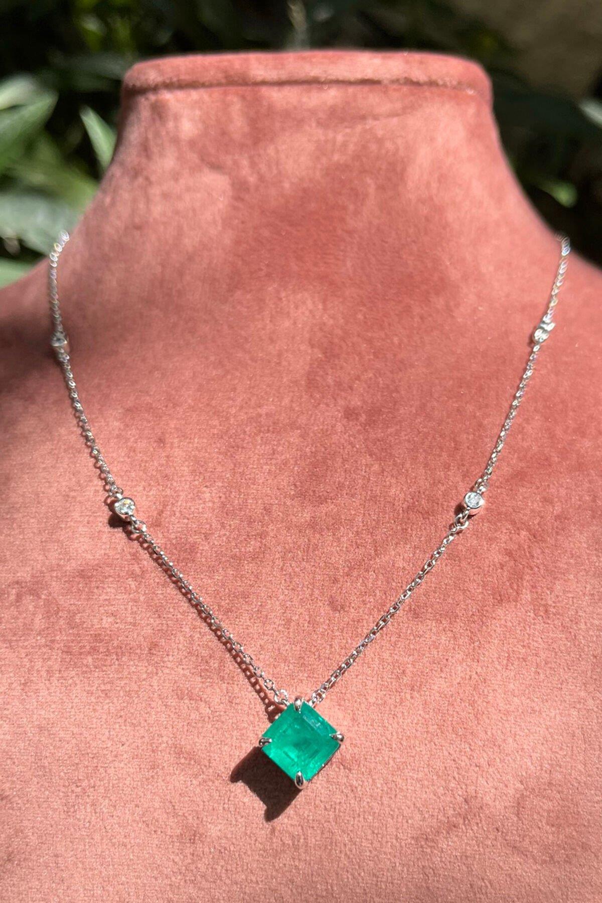 Kare Model Taşlı Gümüş Kolye By-7679