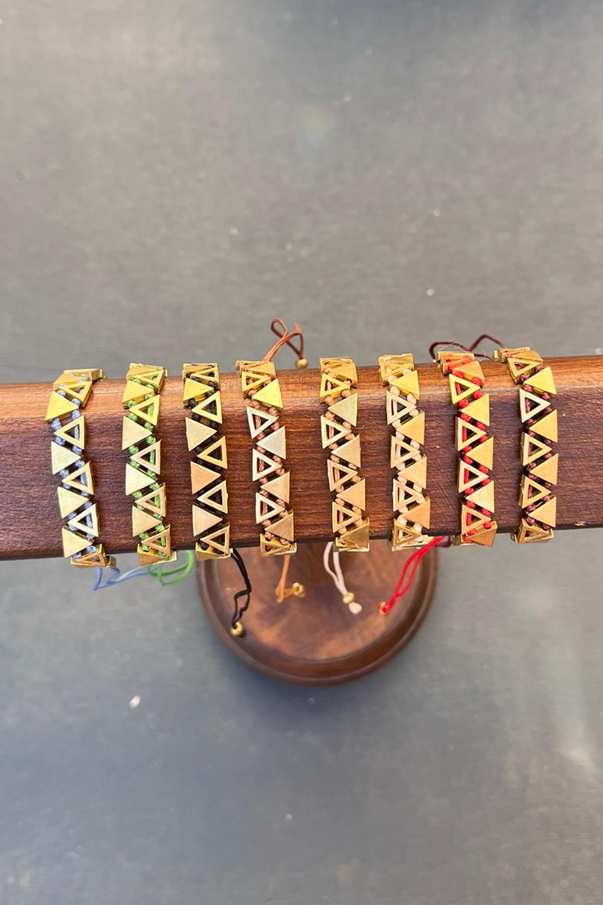 Küçük Üçgen Model Bronz Bileklik By-8814