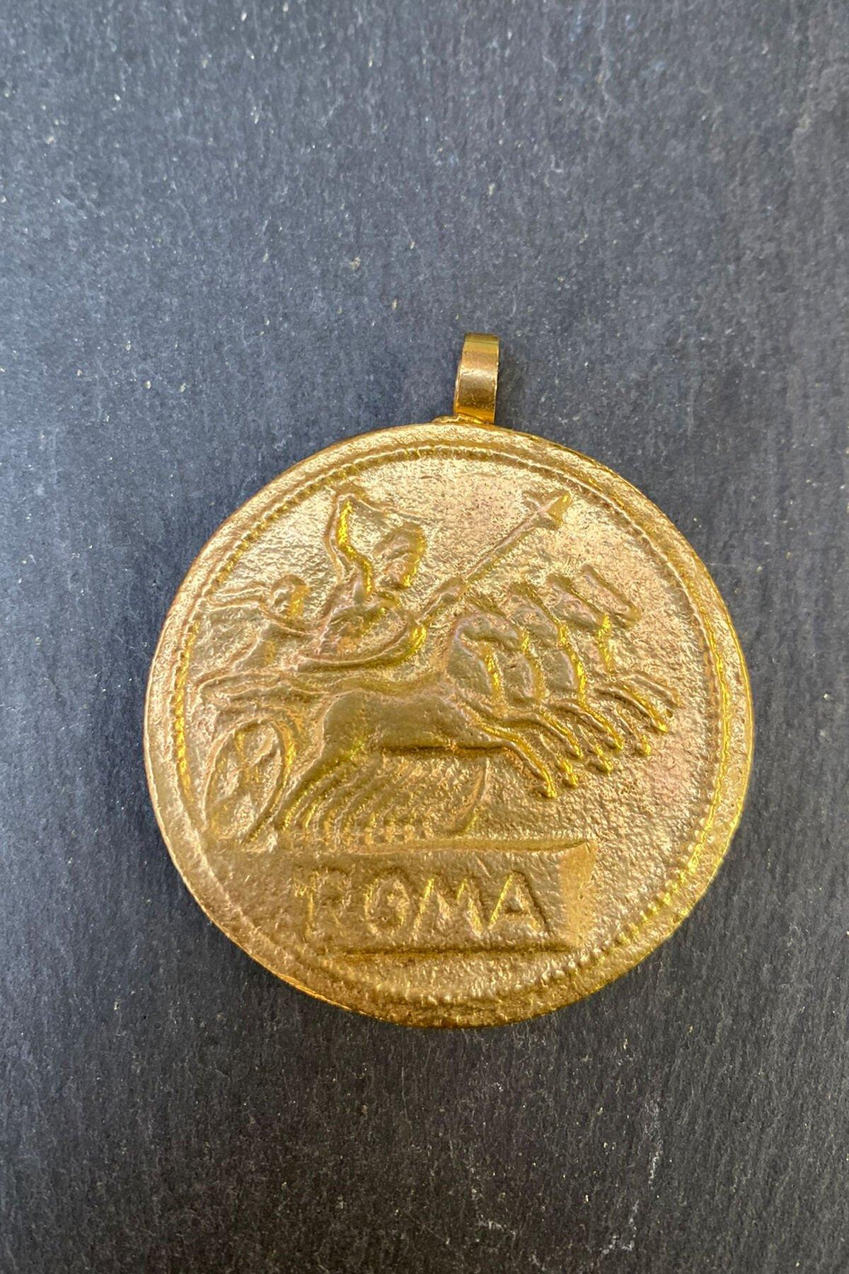 Roma Yazılı Yuvarlak Bronz Kolye Ucu By-6240