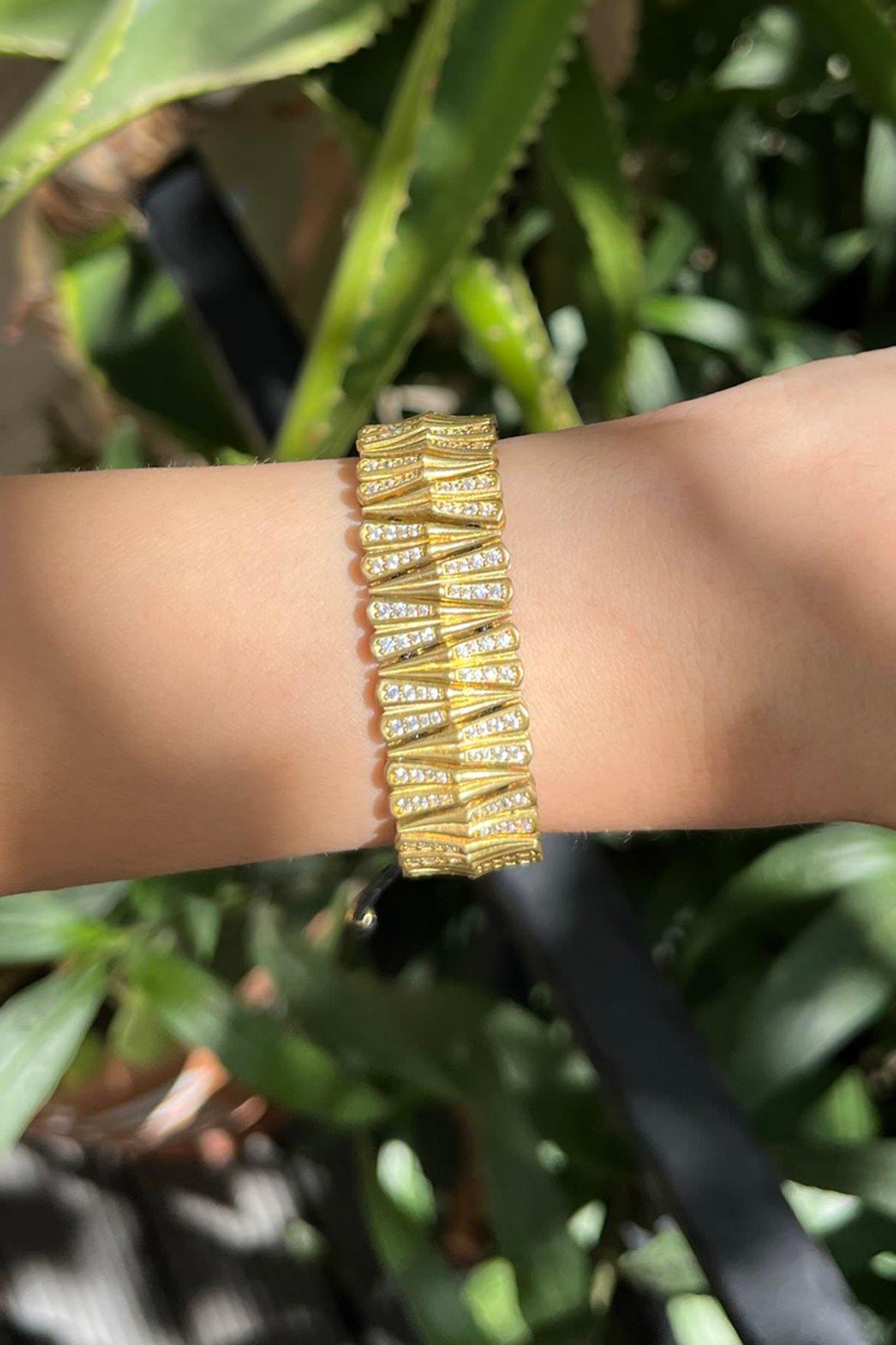 Sivri Kalp Model Beyaz Taşlı Bronz Bileklik By-7572