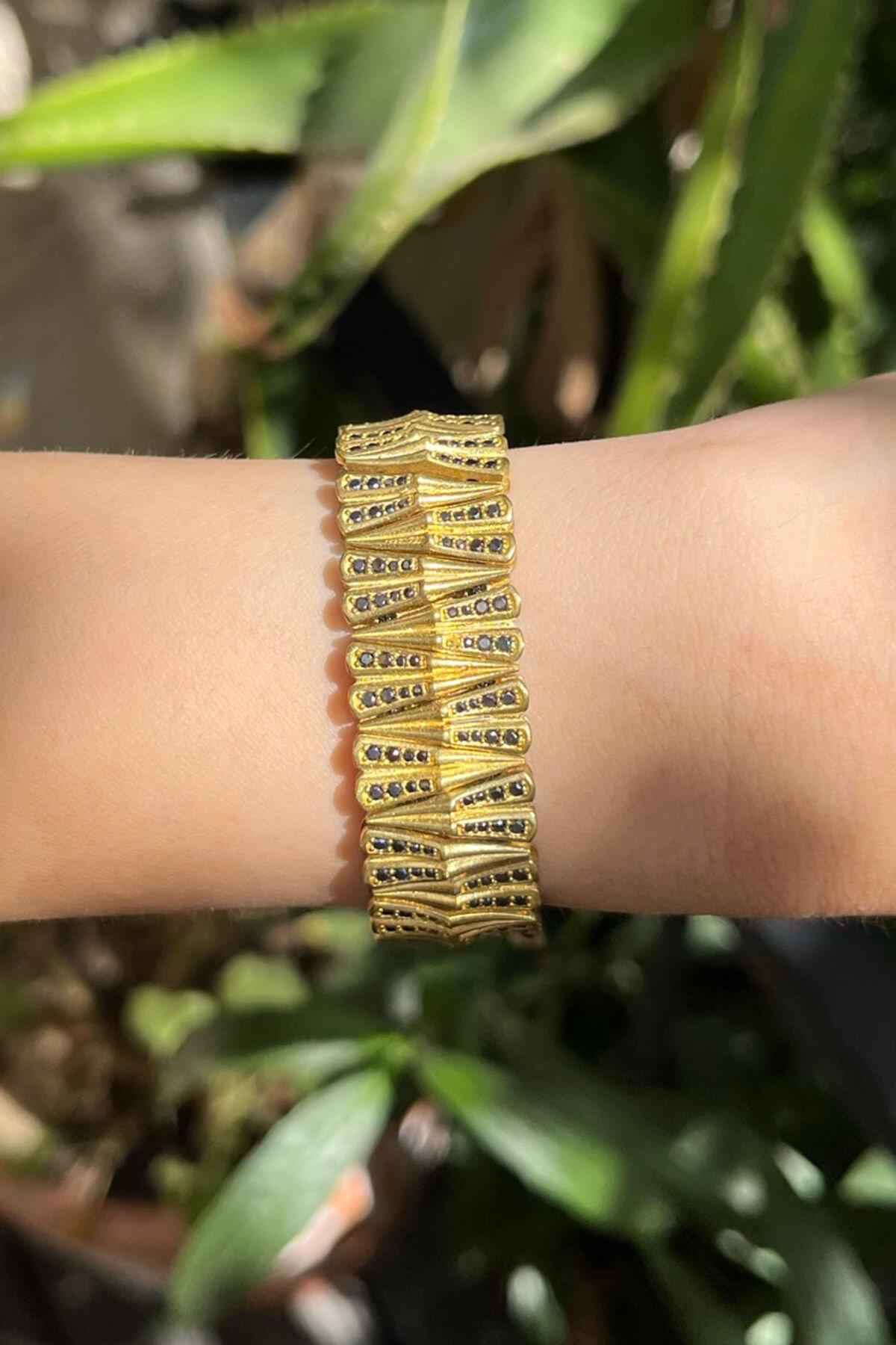 Sivri Kalp Model Siyah Taşlı Bronz Bileklik By-7571