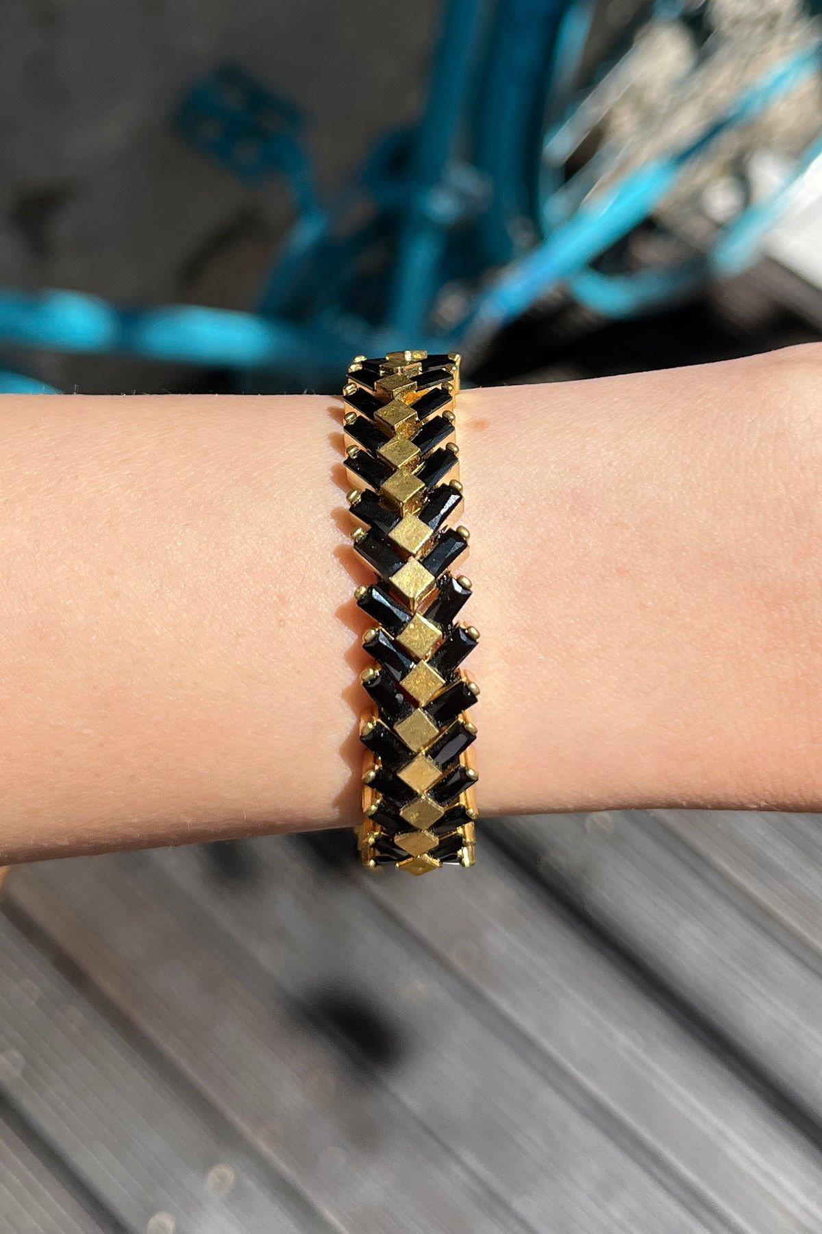 Üçgen Model Siyah Taşlı Bronz Bileklik By-8343