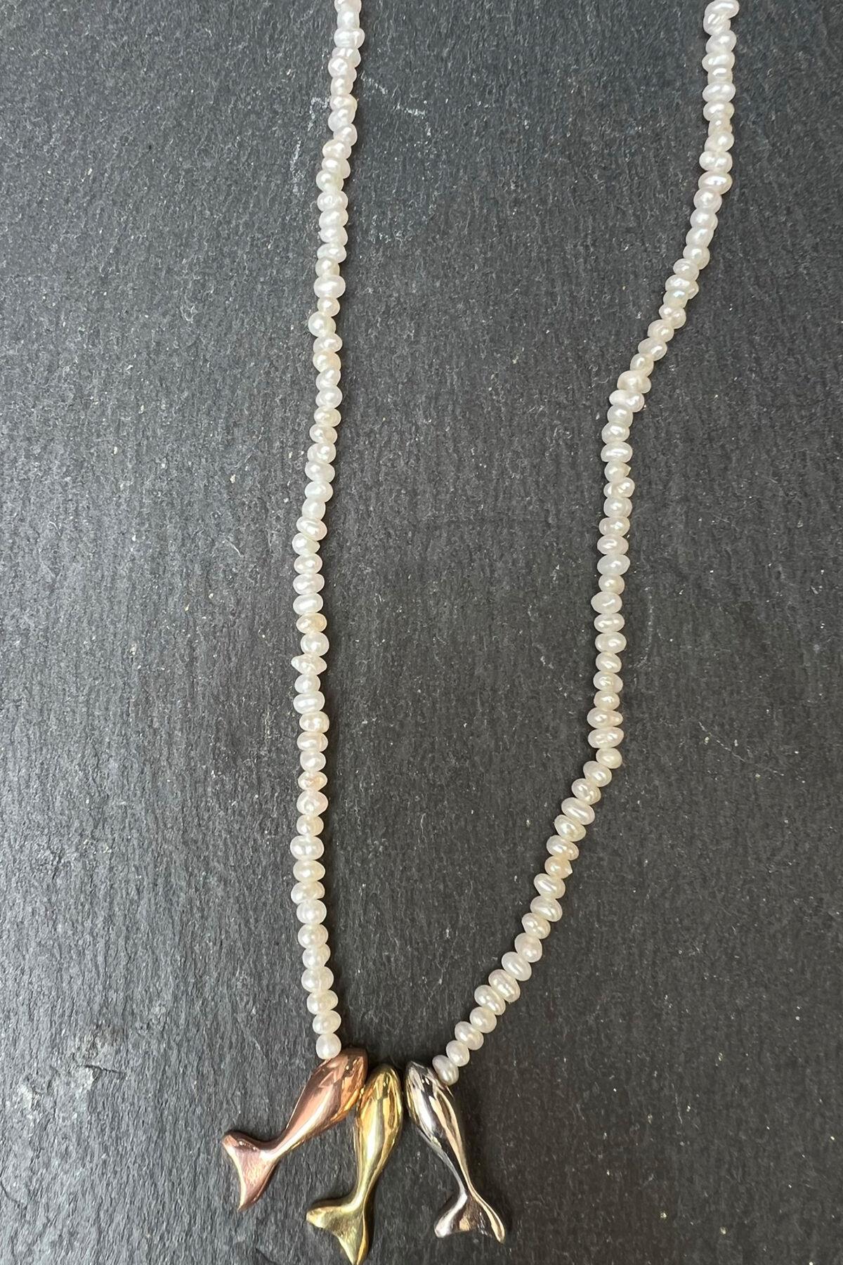 Üçlü Yunus Desenli Beyaz Boncuklu Gümüş Kolye By-6364