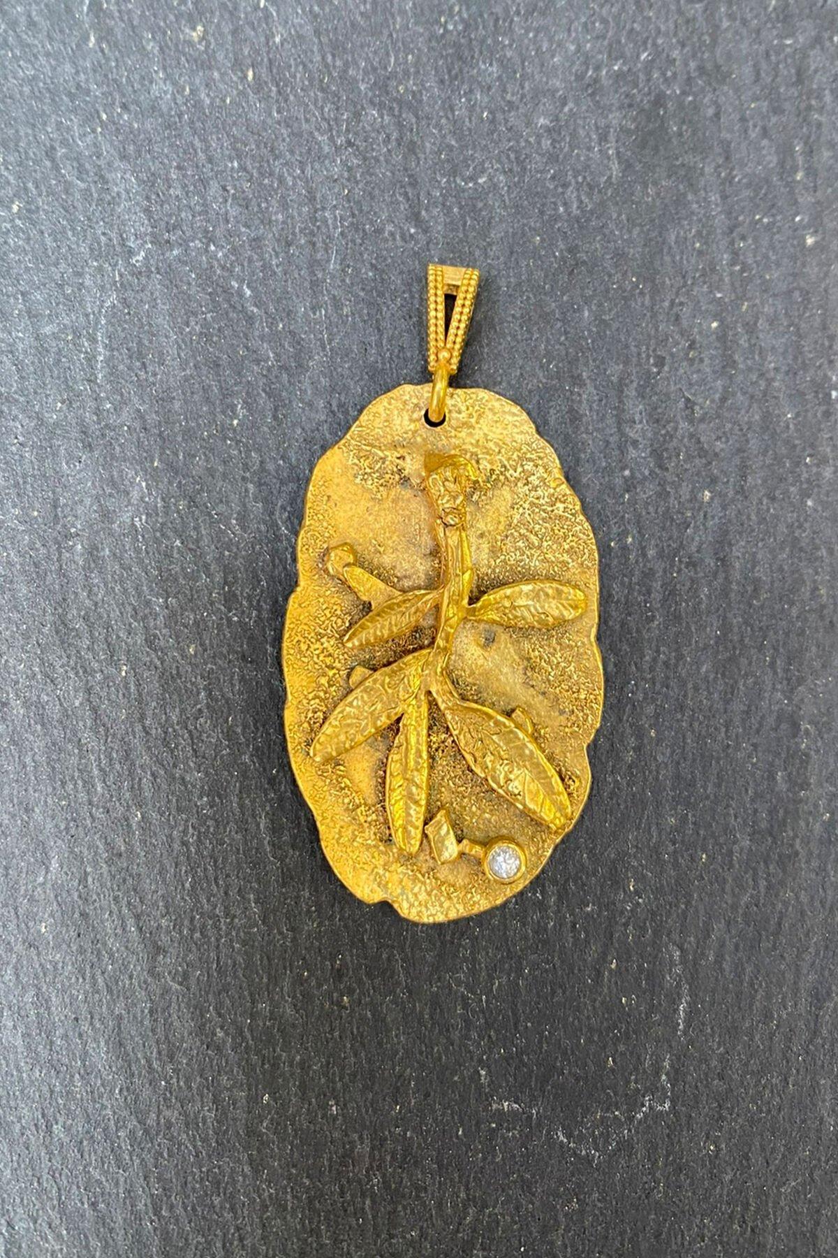 Yaprak Desenli Tek Taşlı Bronz Kolye Ucu By-6189