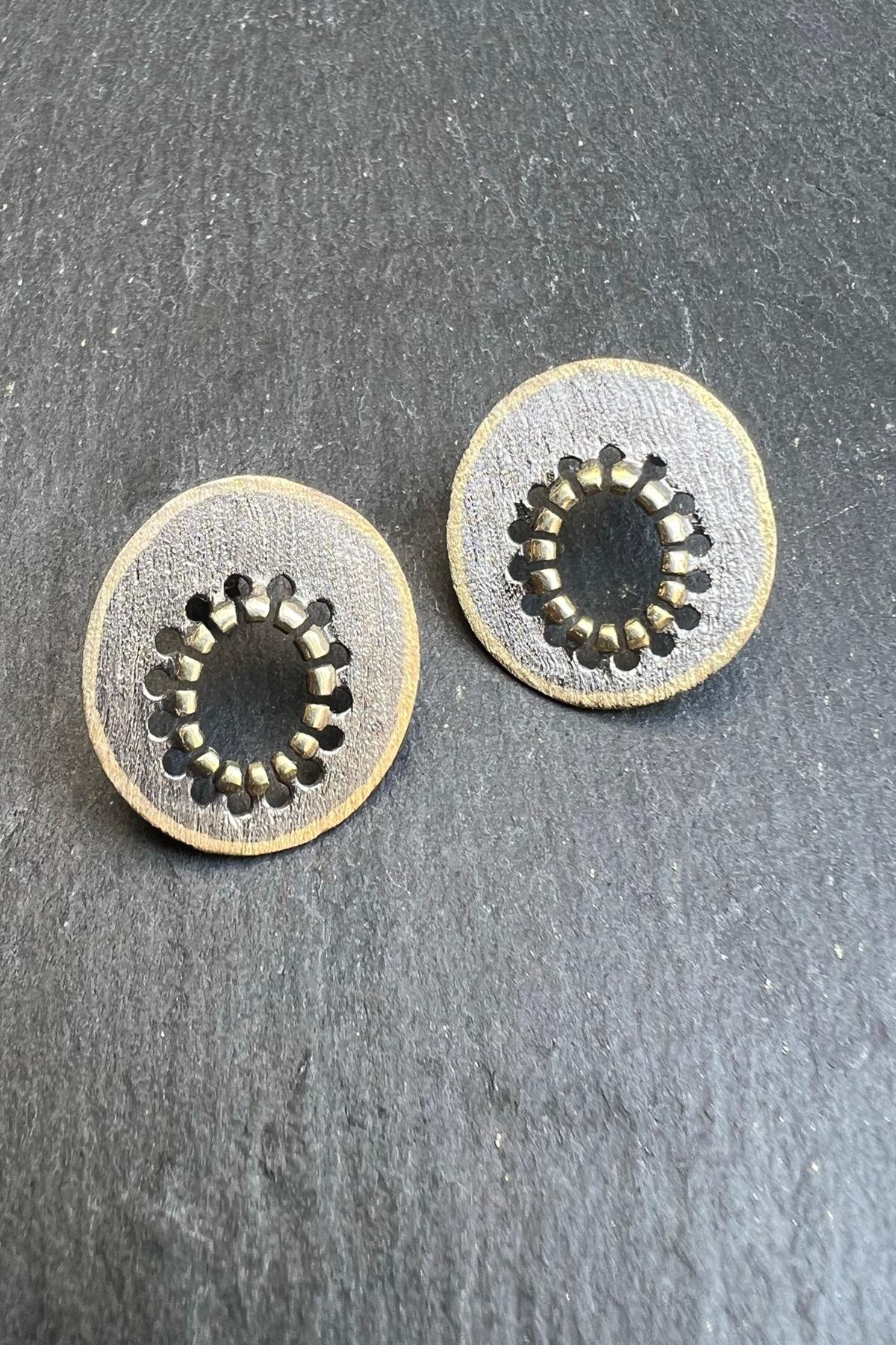 Yuvarlak Desenli Gümüş Küpe By-6104