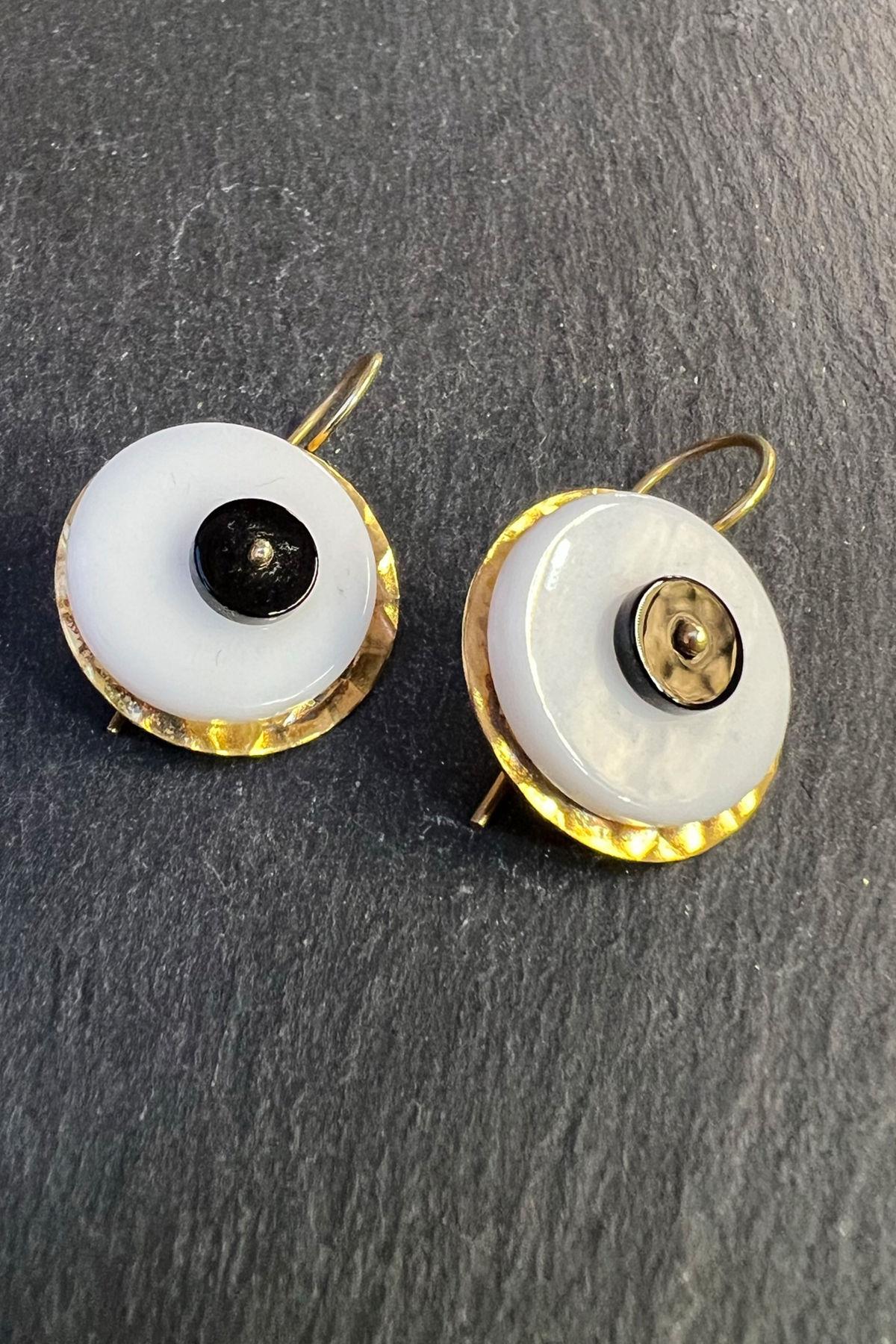 Yuvarlak Siyah Beyaz Taşlı Gümüş Küpe By-6425