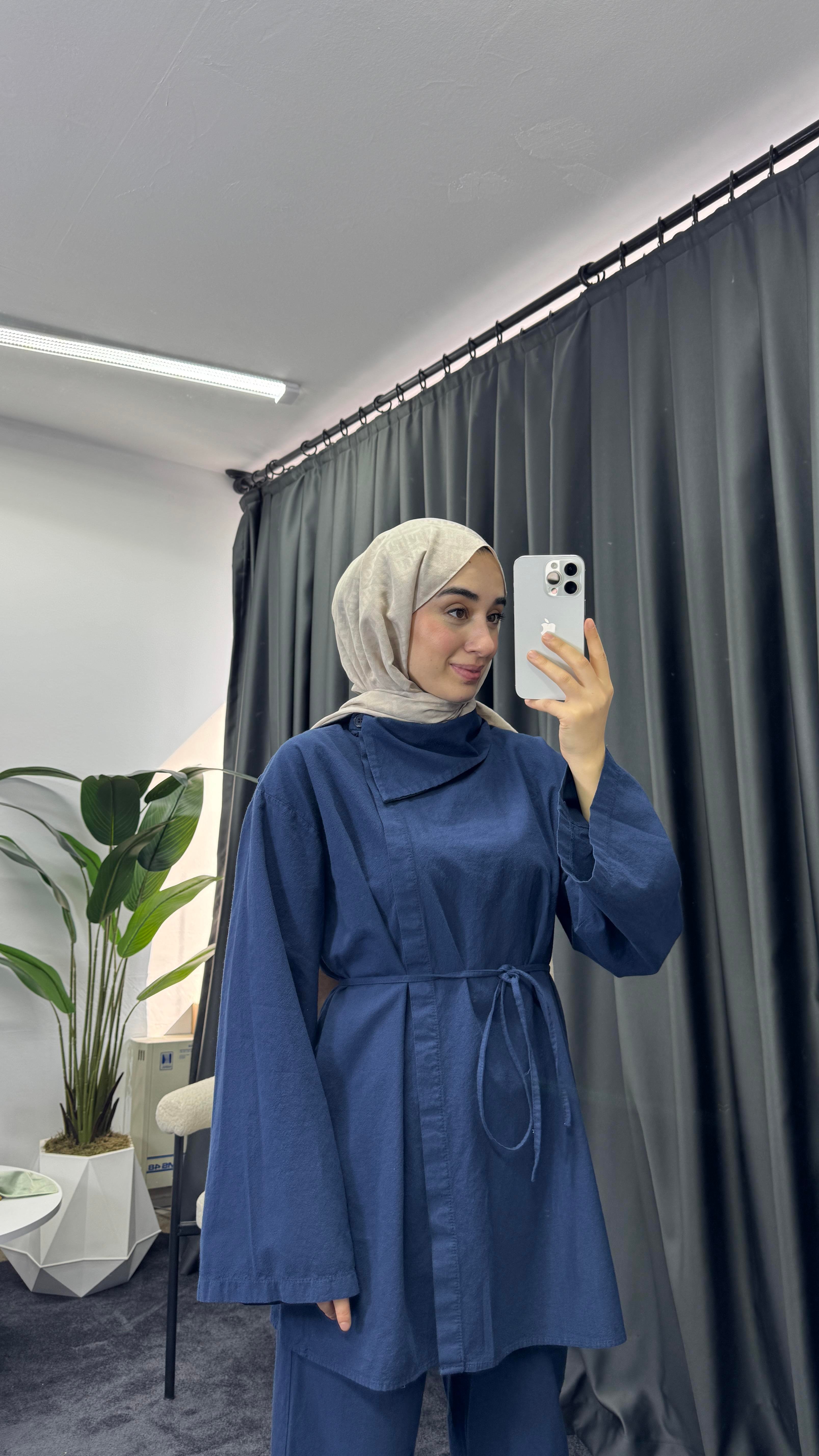 YAKA DÜĞME DETAYLI TAKIM 