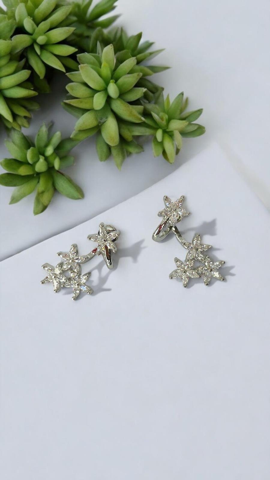 3 Çiçekli Minimal Küpe