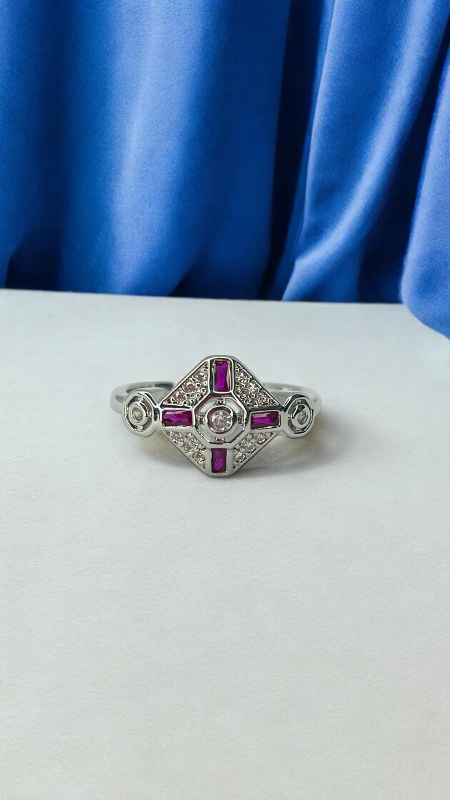 4 Kenarlı Fuşya Taşlı Ayarlanabilir Yüzük