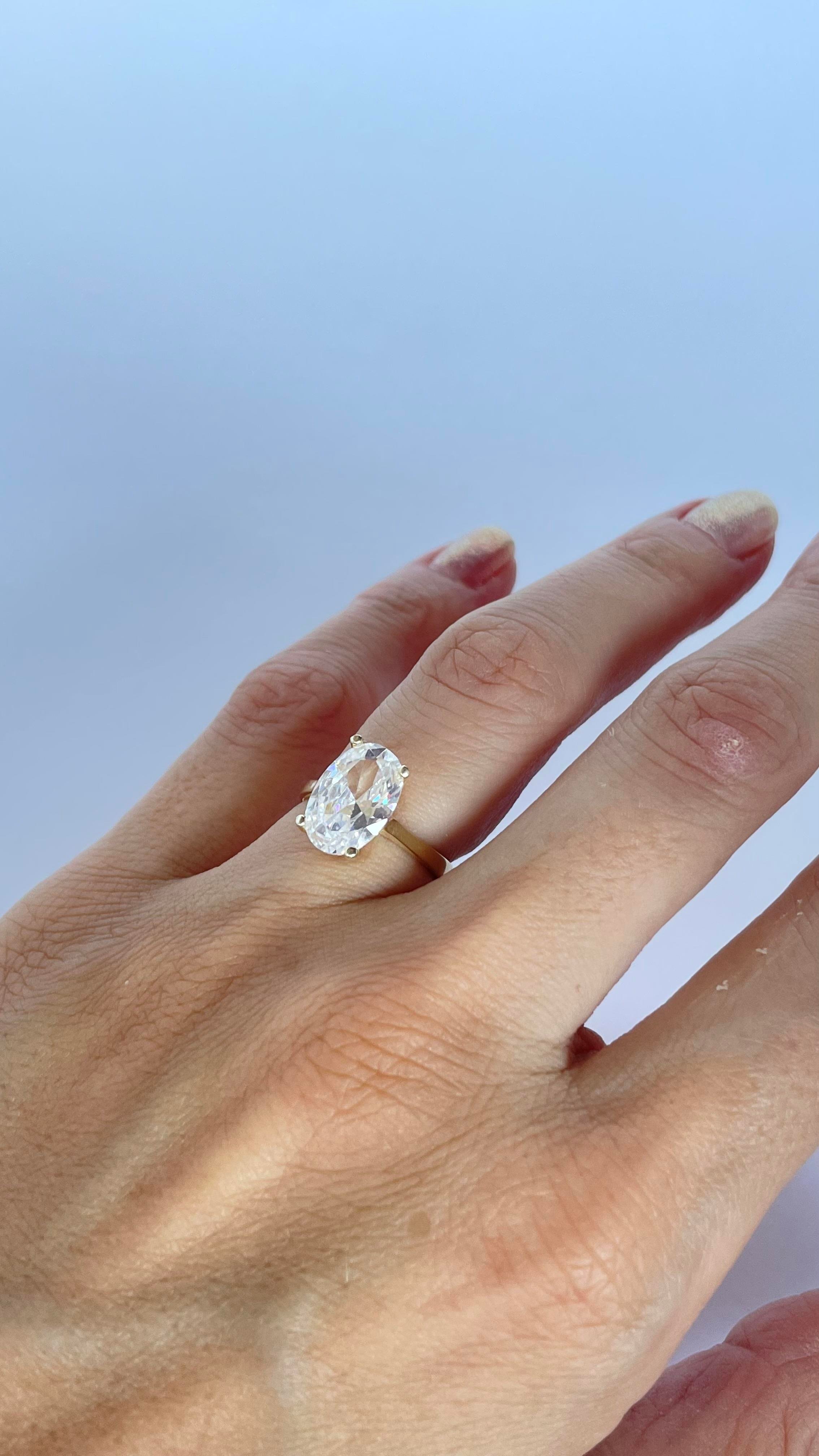 925 Ayar Oval Kesim Gold Tektaş Yüzük