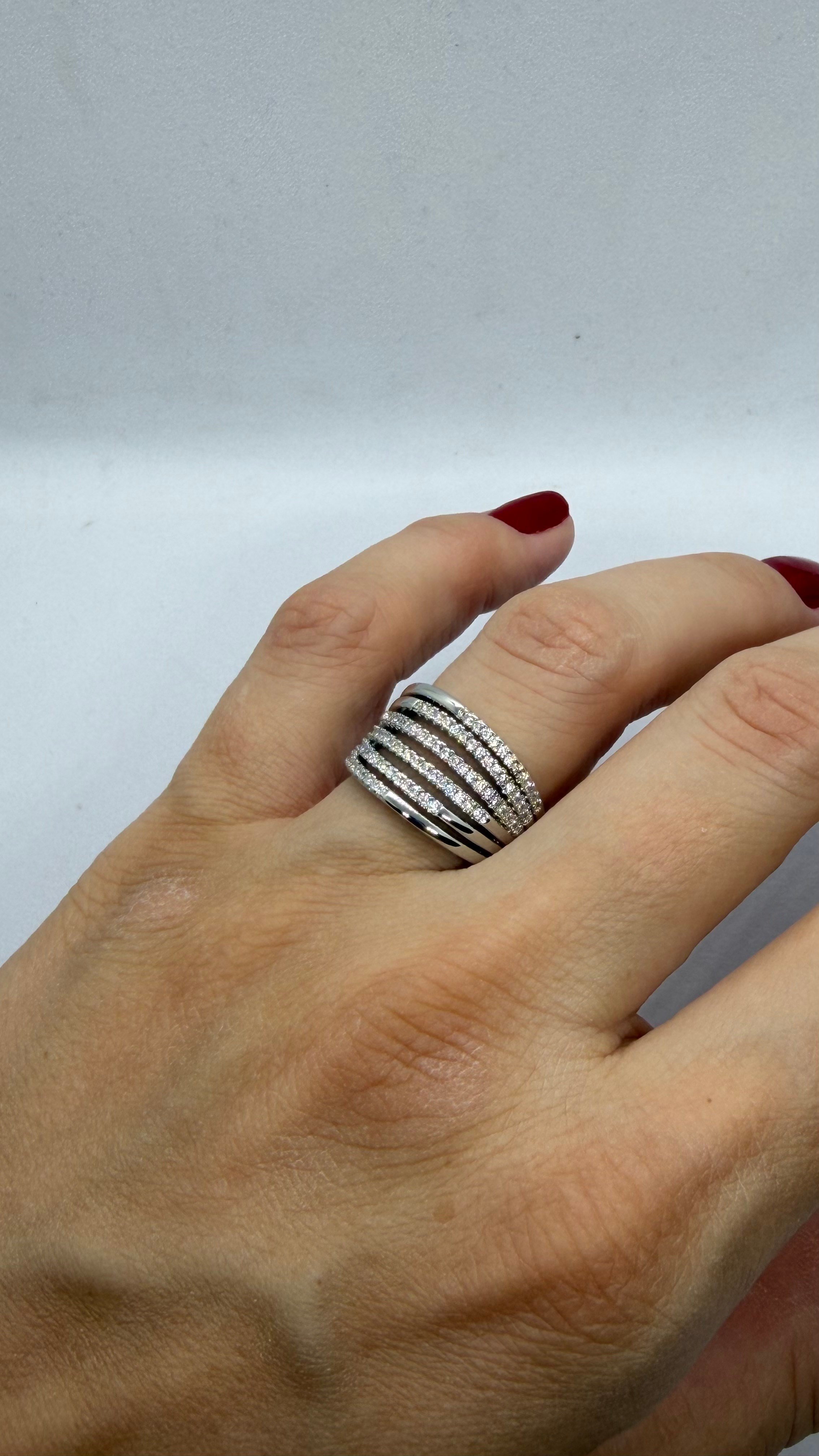 Altı Sıralı Taşlı Silver Renk Yüzük
