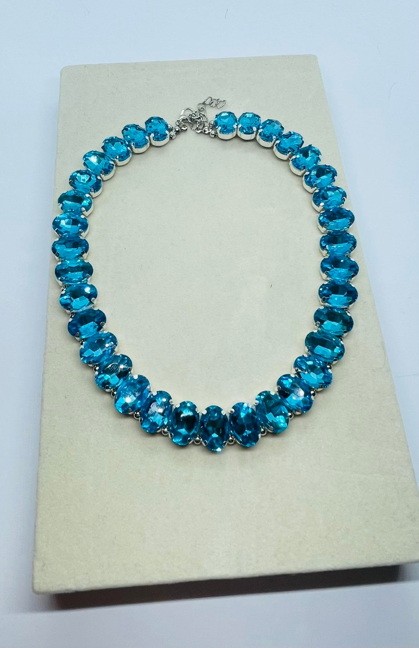 Badem Mavi Swa Taşlı Choker Kolye