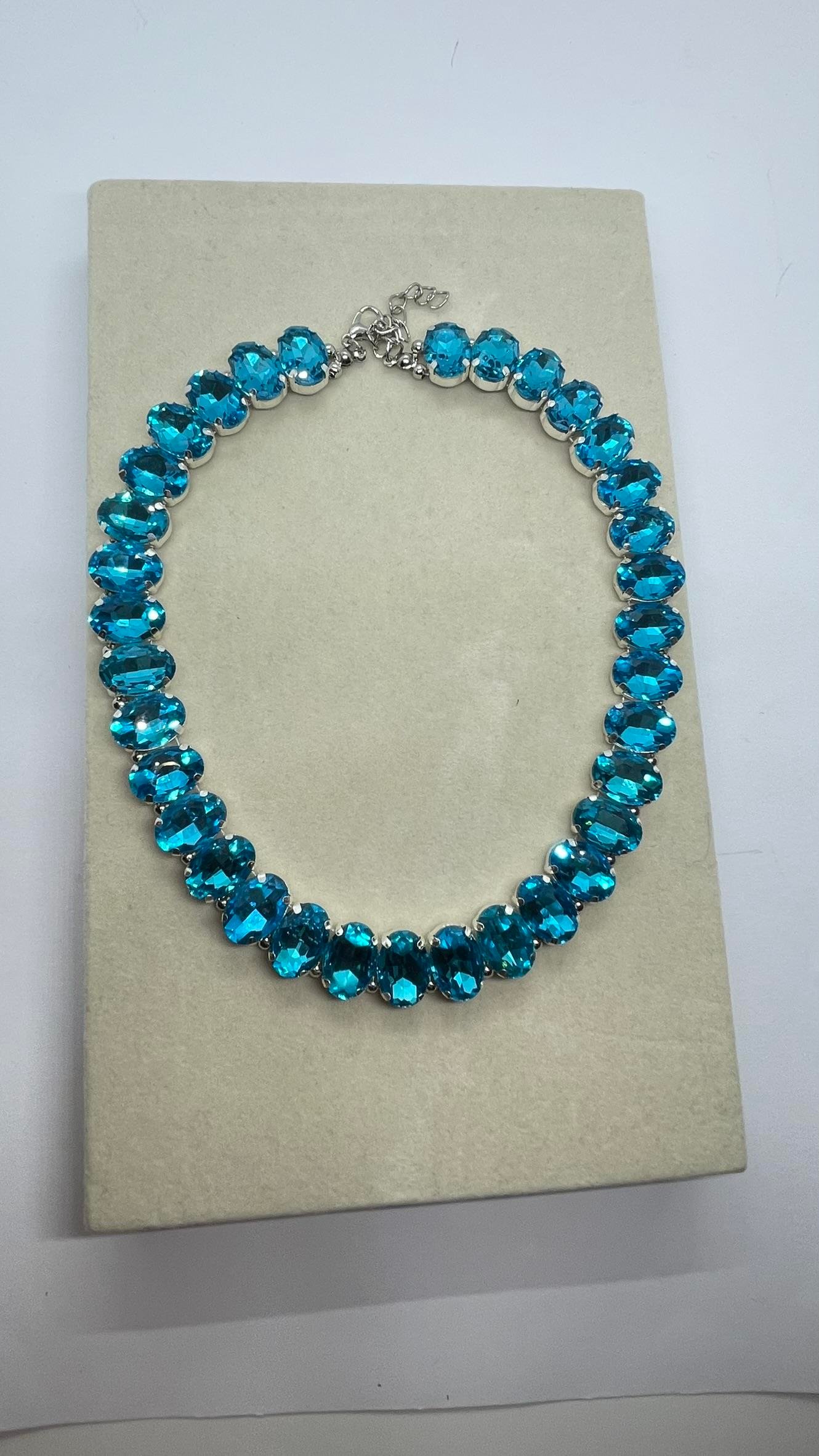 Badem Mavi Swa Taşlı Choker Kolye