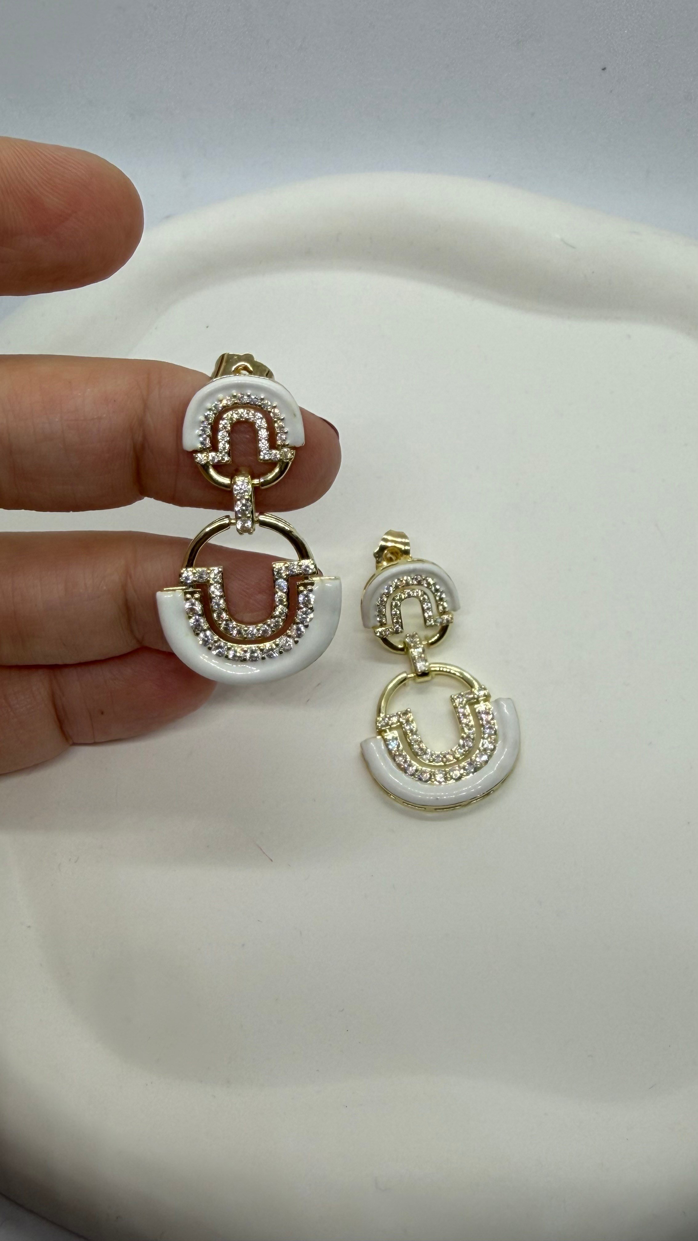 Beyaz Gold Taşlı Sallantılı Küpe