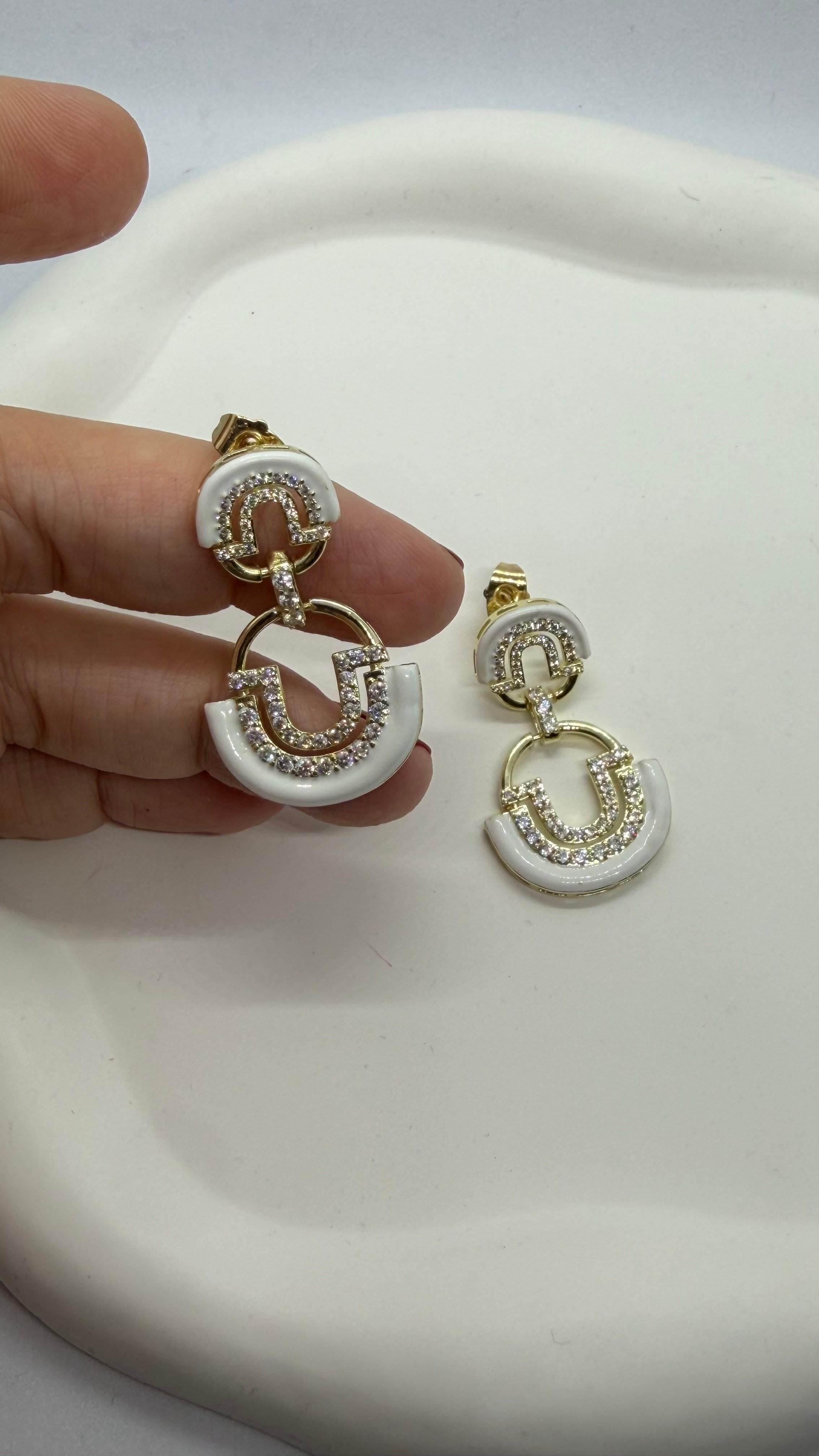 Beyaz Gold Taşlı Sallantılı Küpe