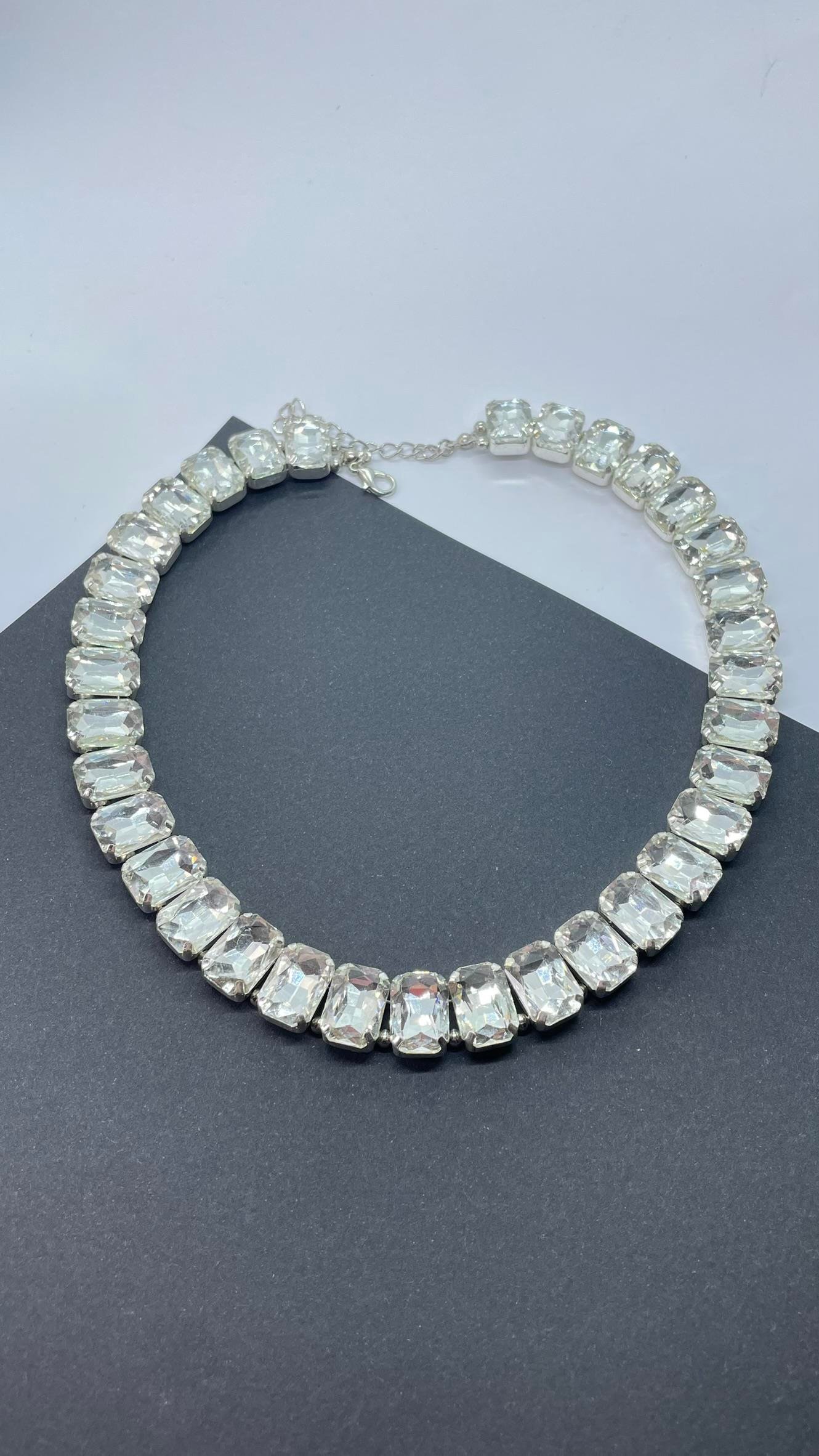 Beyaz Taşlı Choker Kolye