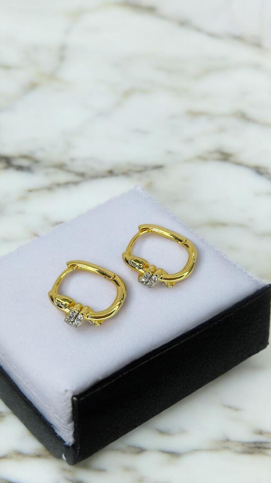 Burgu Detaylı Gold Küpe Mini Boy