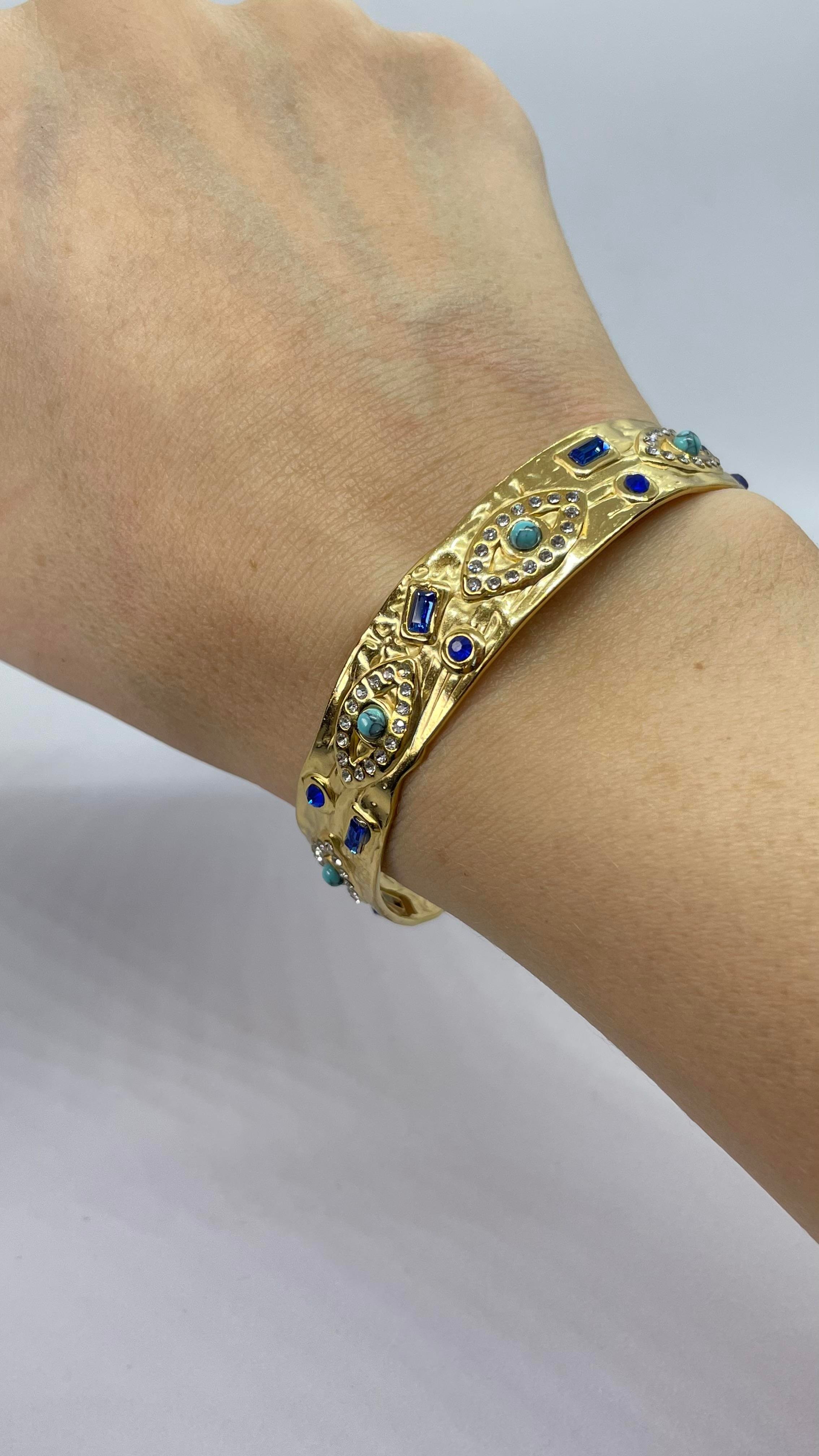 Çelik mavi renkli taşlı kelepçe