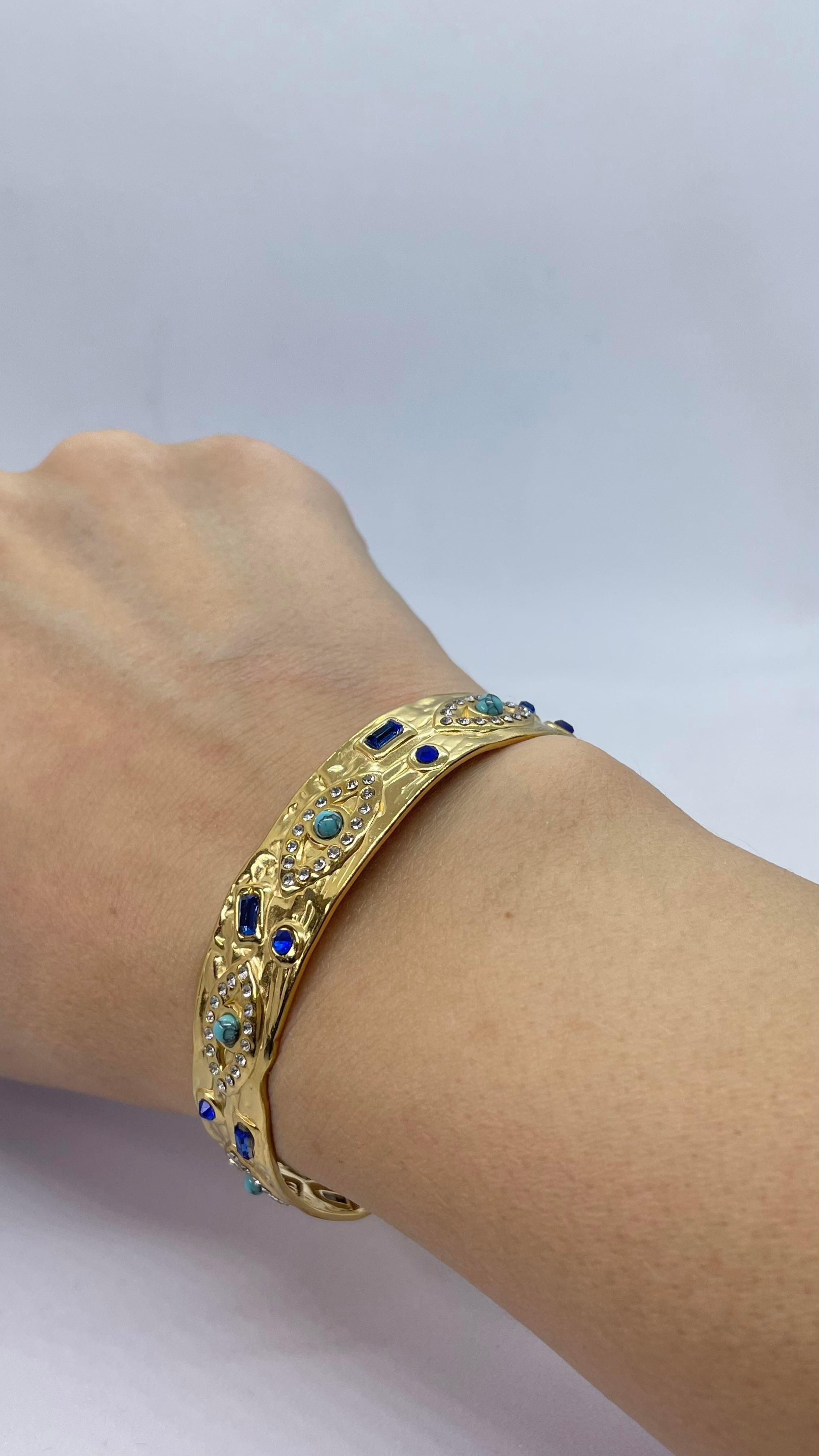 Çelik mavi renkli taşlı kelepçe