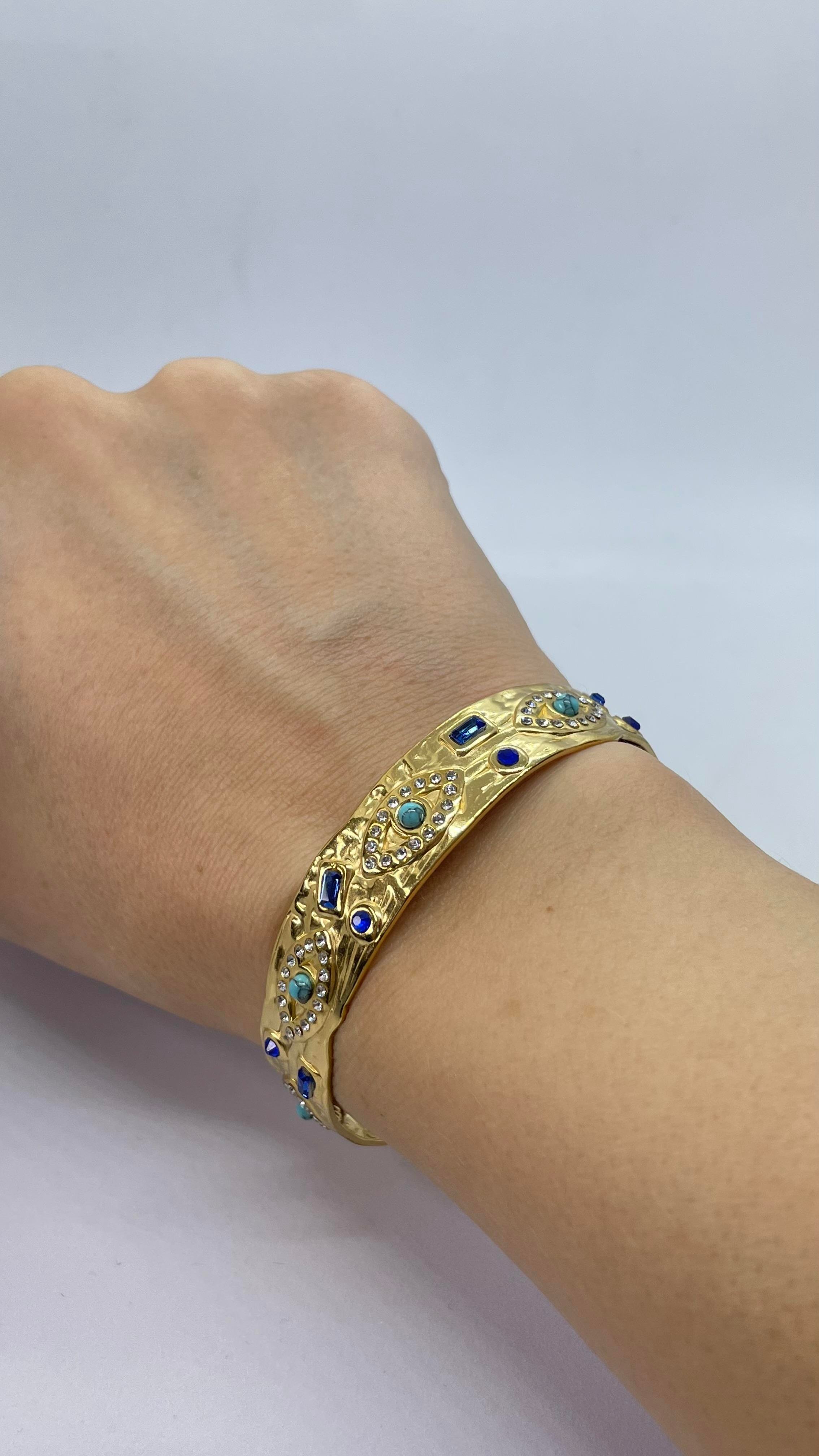 Çelik mavi renkli taşlı kelepçe