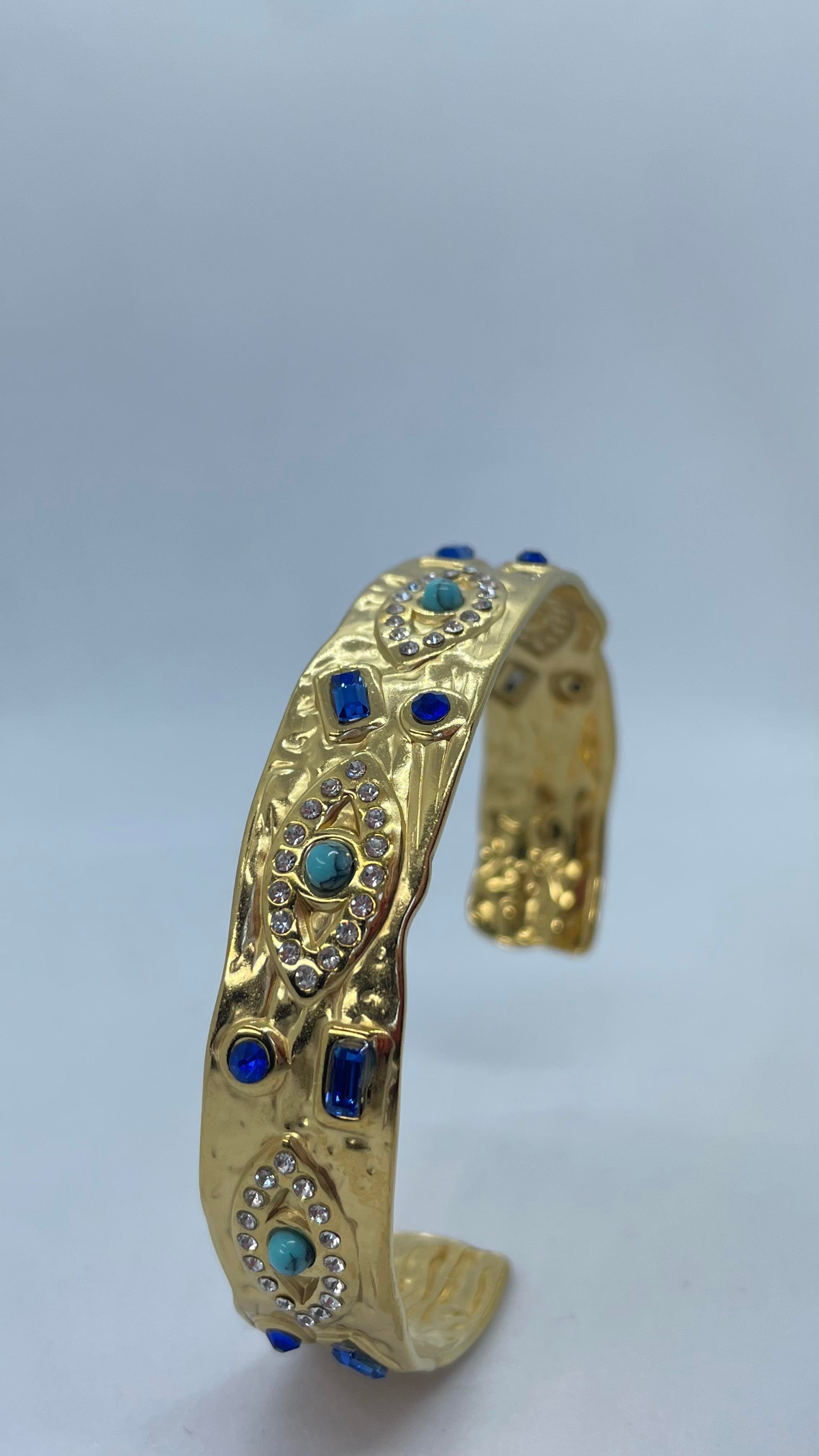 Çelik mavi renkli taşlı kelepçe