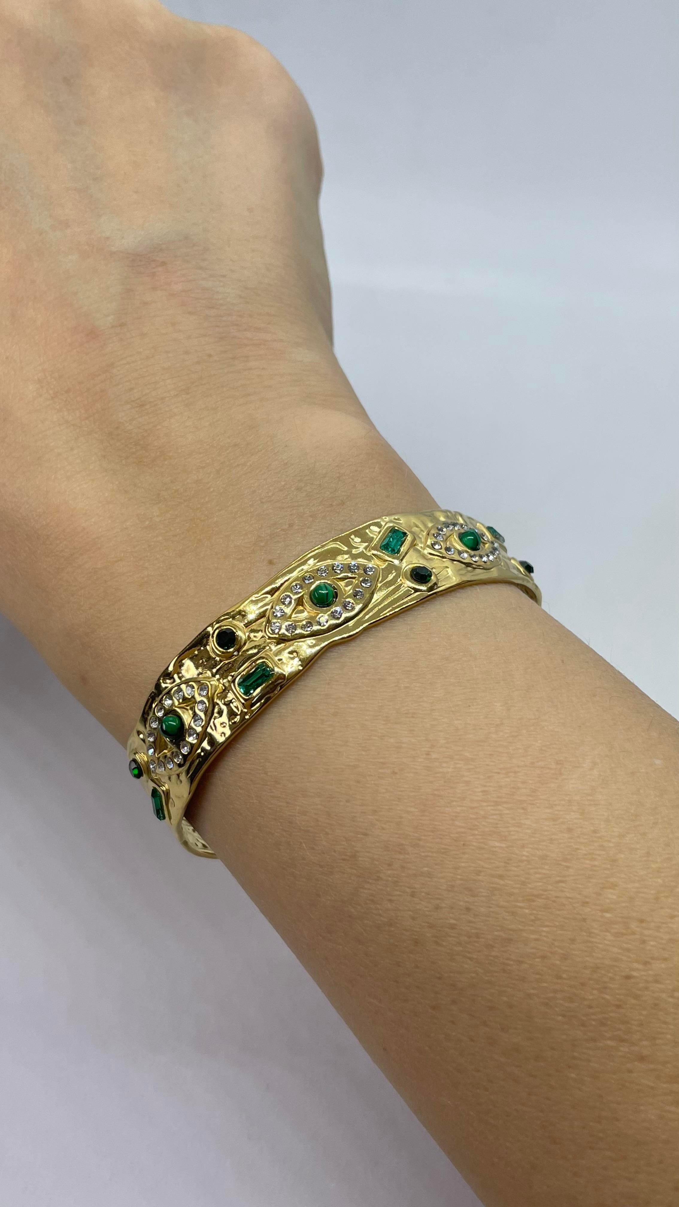 Çelik yeşil renkli taşlı kelepçe