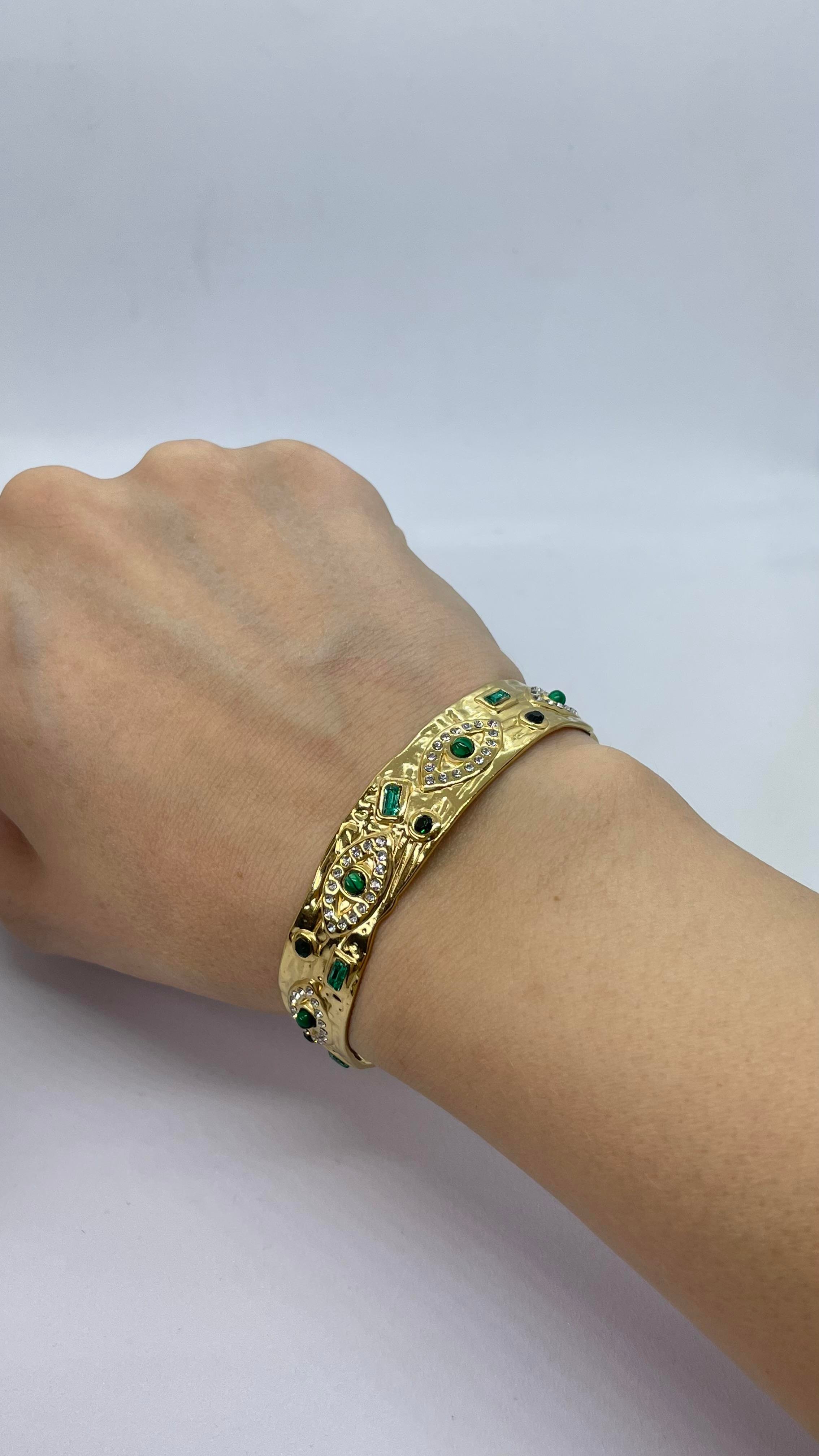 Çelik yeşil renkli taşlı kelepçe