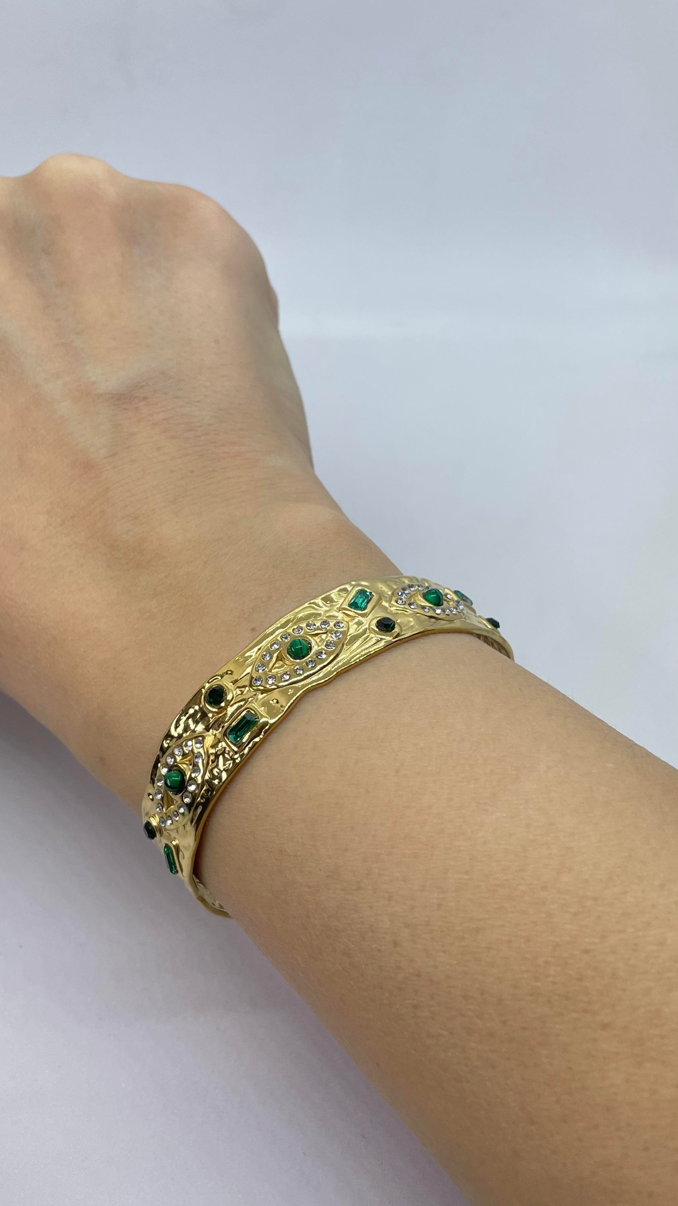 Çelik yeşil renkli taşlı kelepçe