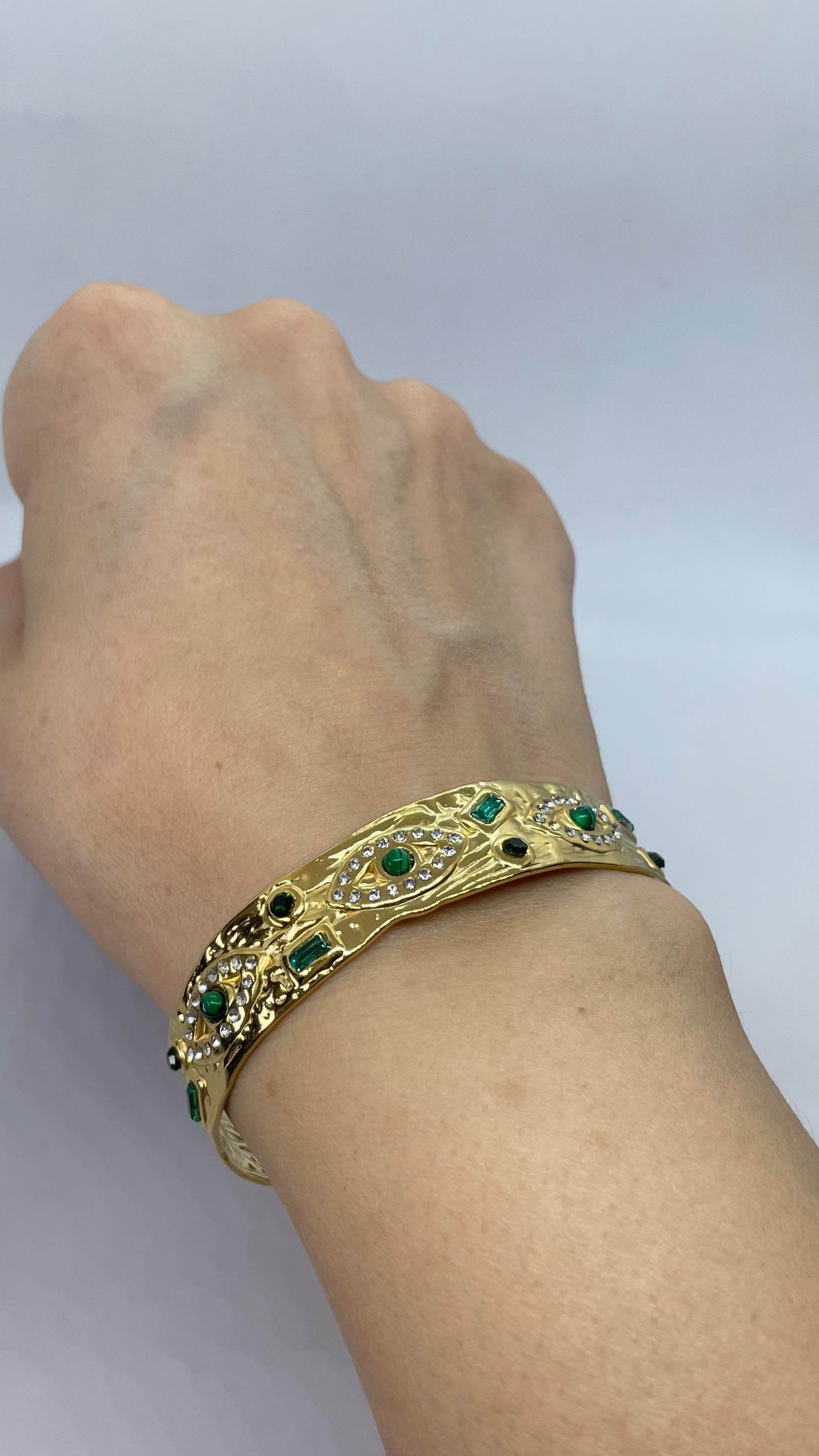 Çelik yeşil renkli taşlı kelepçe