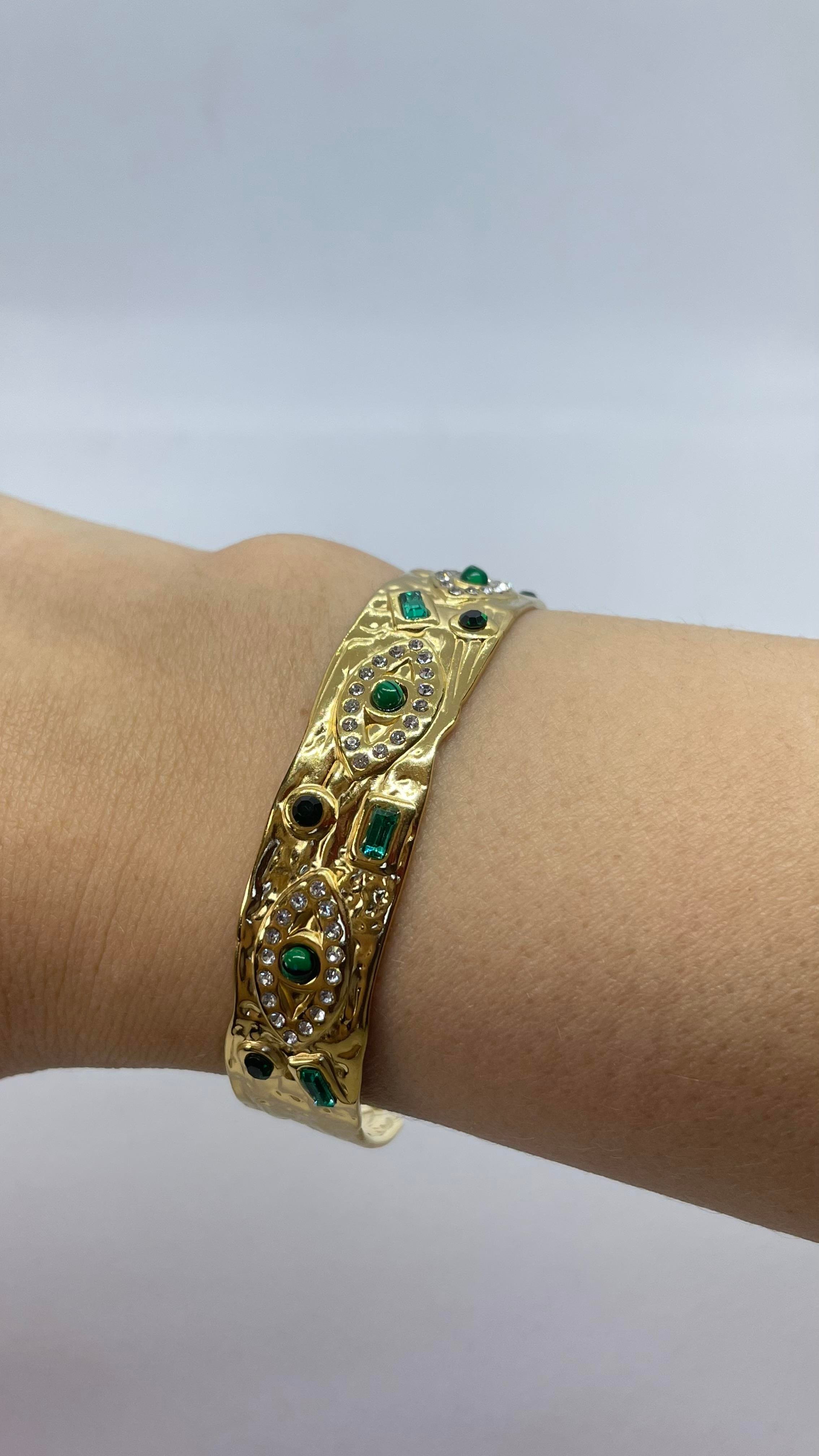 Çelik yeşil renkli taşlı kelepçe