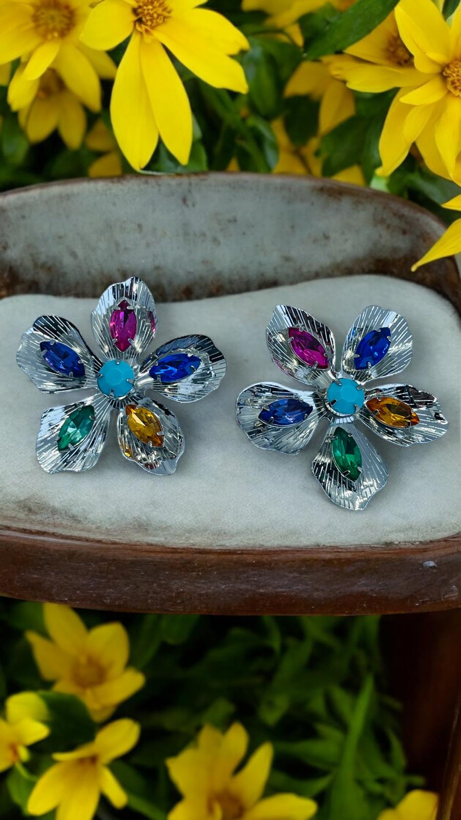 Çiçekli Taşlı Küpe