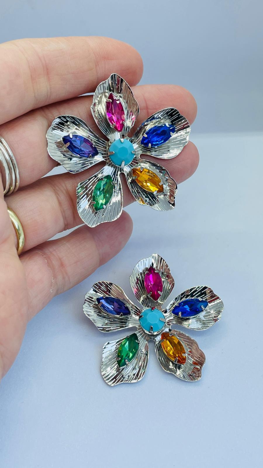 Çiçekli Taşlı Küpe