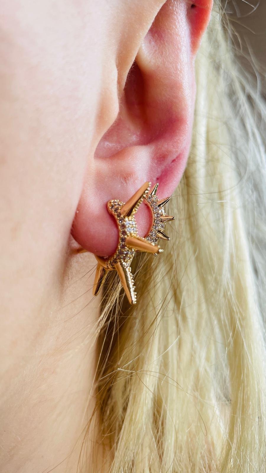 Çivi Detaylı Gold Halka Küpe