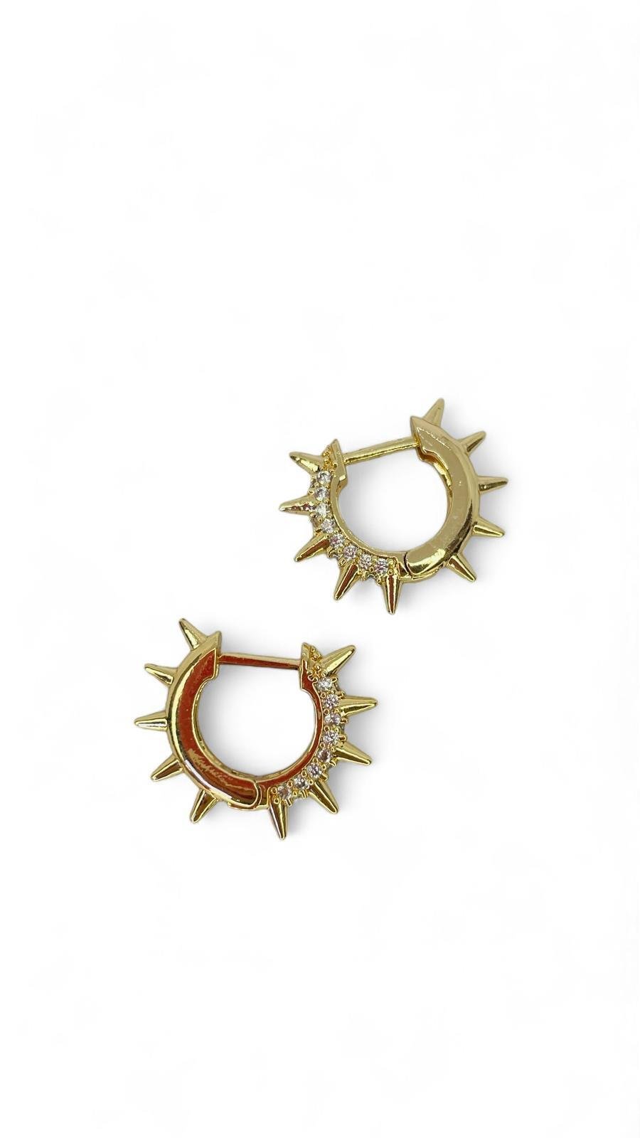 Çivi Detaylı Gold Halka Küpe