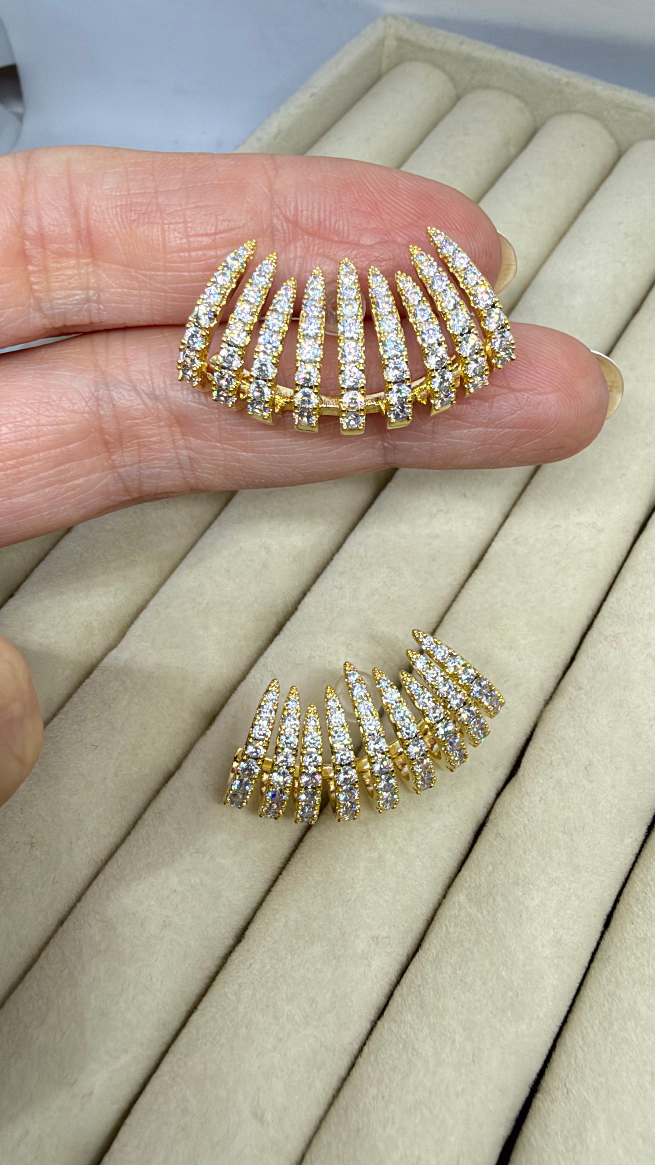 Çoklu Taşlı Gold Küpe