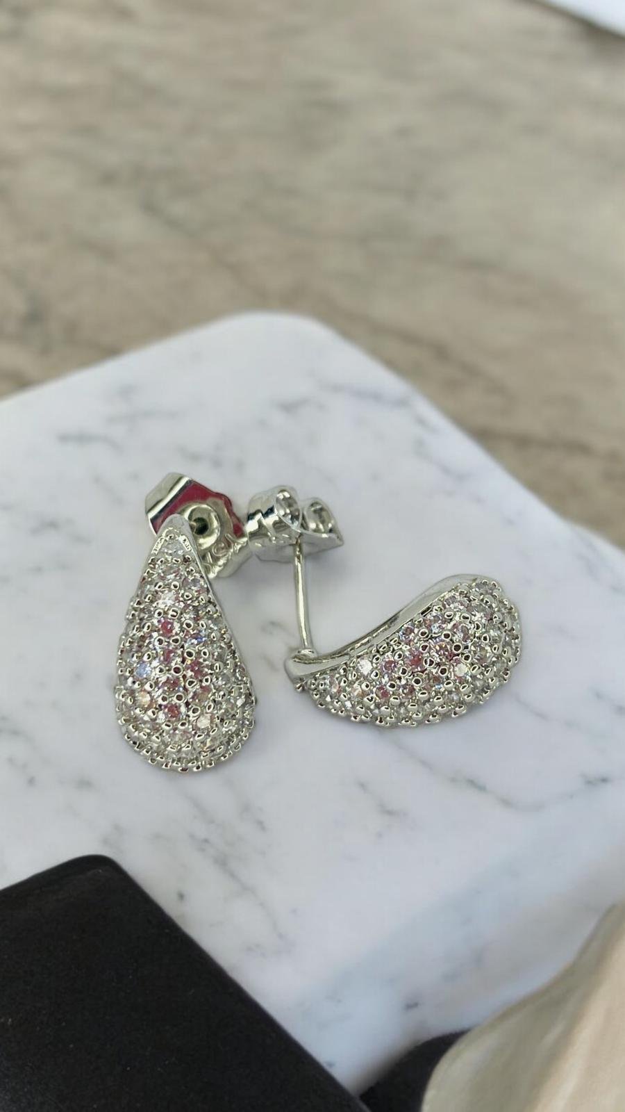 Full Taşlı Damla Küpe Orta Boy